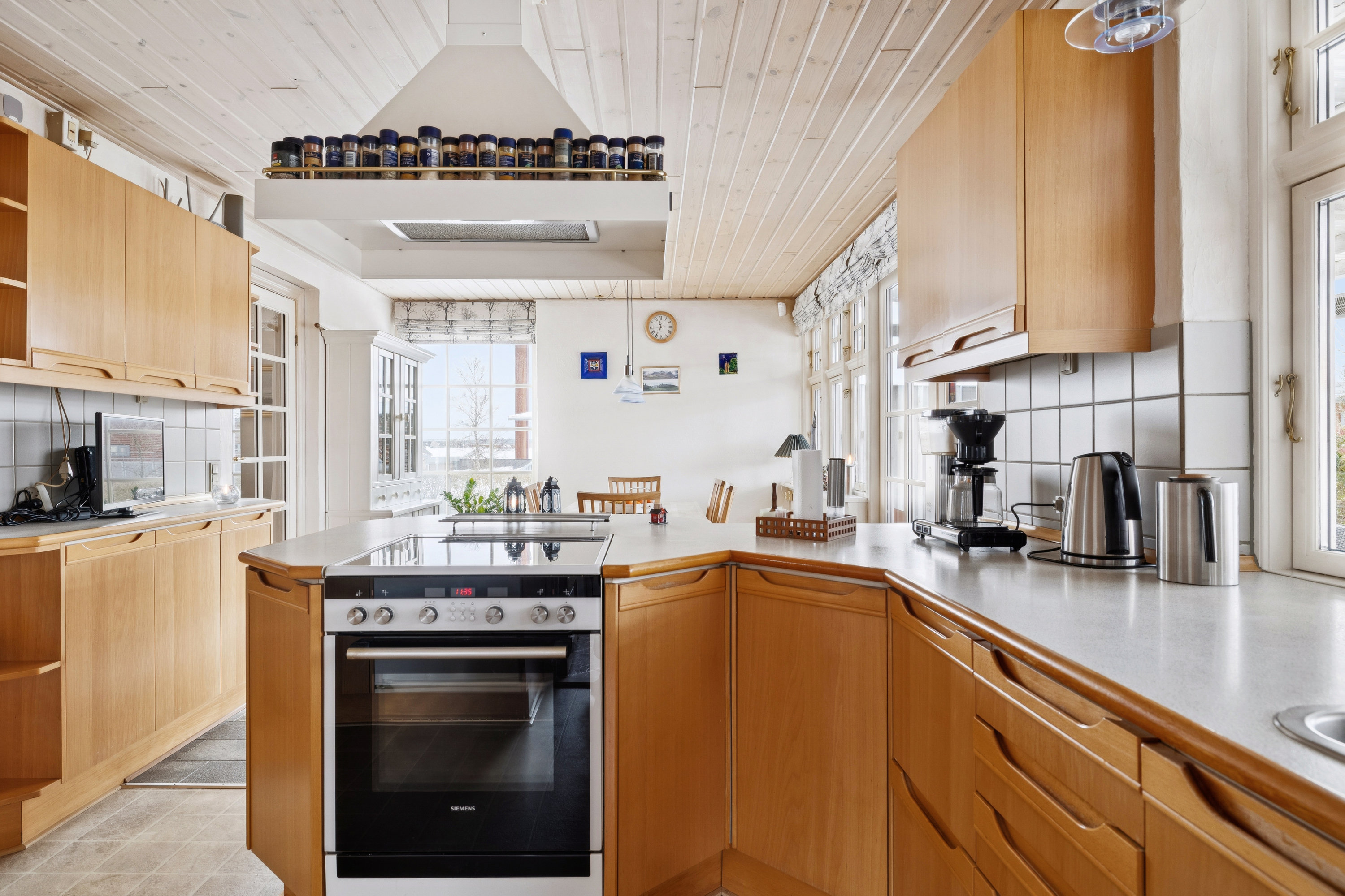 Fremhævet køkken billede i fuldskærmstilstand. Billede af Vandværksvej 5, 9560 Hadsund