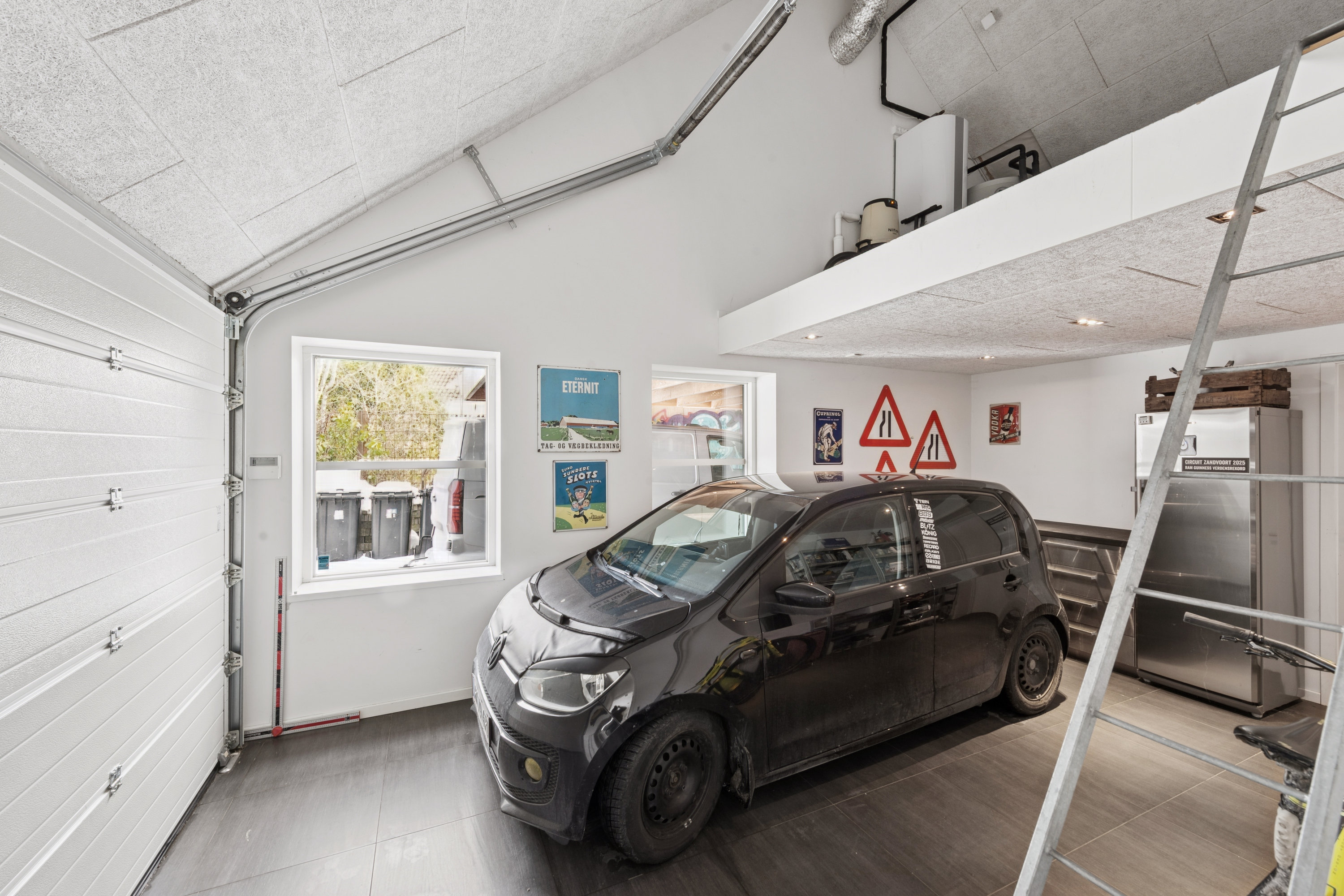 Fremhævet garage billede i fuldskærmstilstand. Billede af Ellekilde 20, 2635 Ishøj