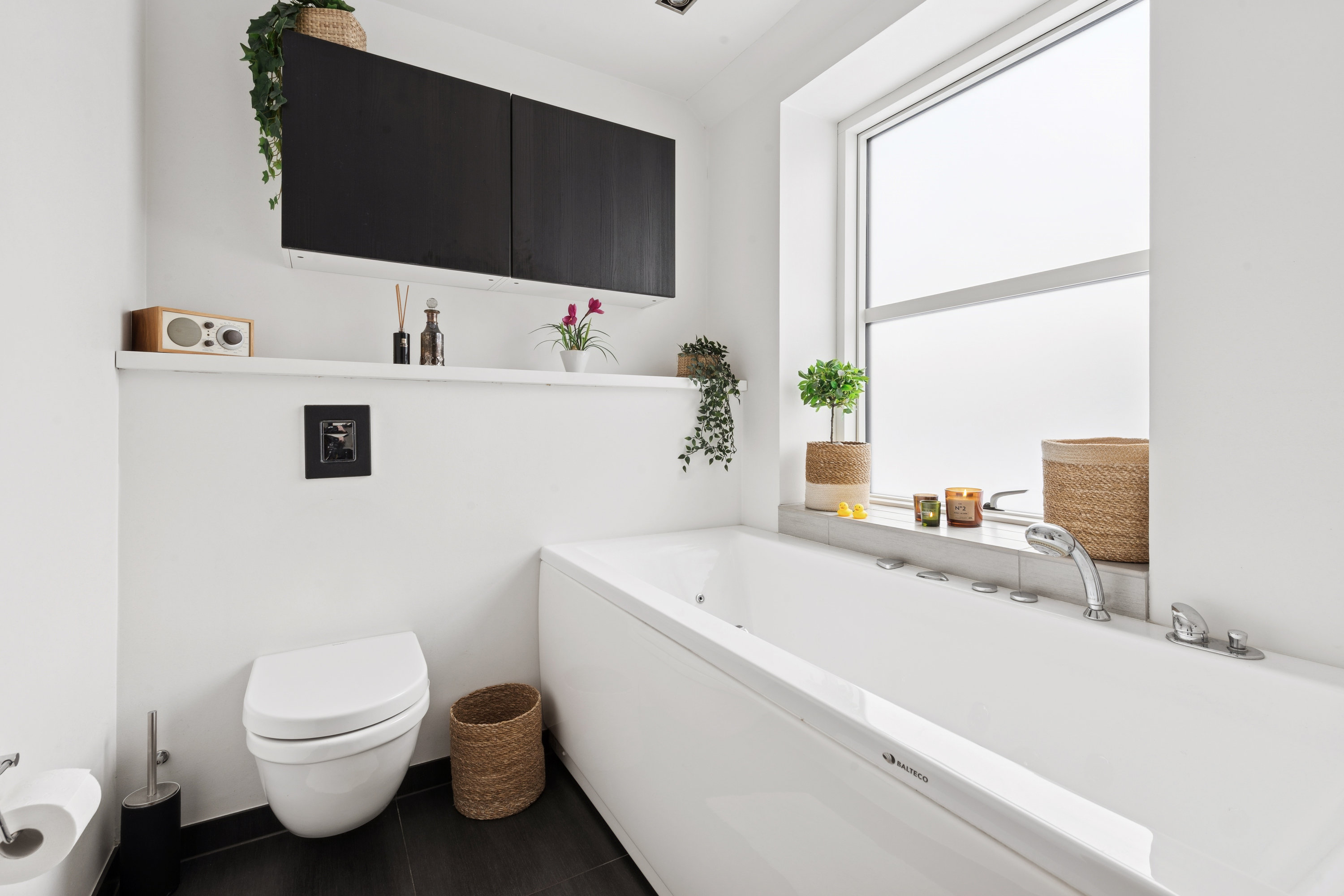 Fremhævet badeværelse billede i fuldskærmstilstand. Billede af Ellekilde 20, 2635 Ishøj