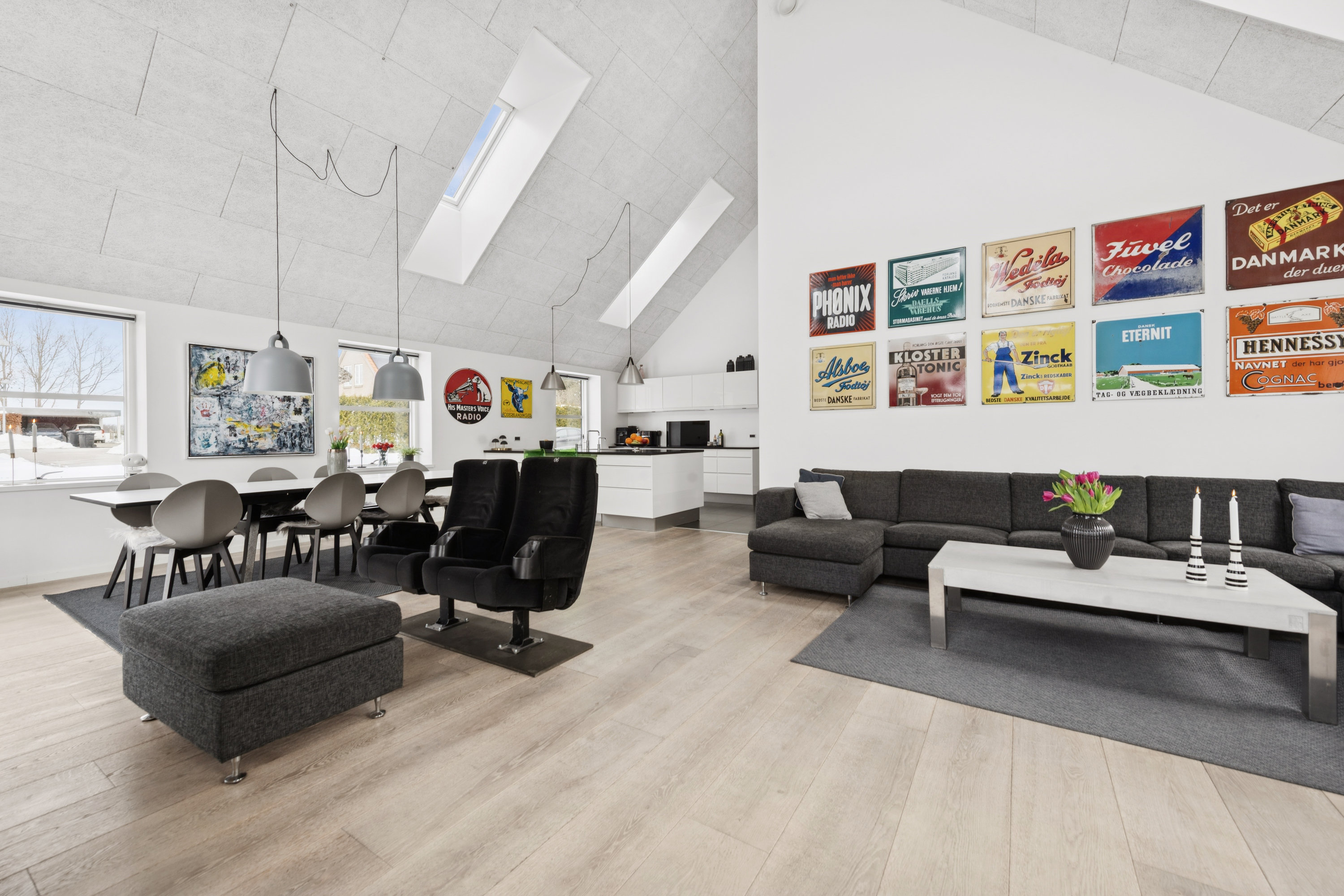 Fremhævet stue billede i fuldskærmstilstand. Billede af Ellekilde 20, 2635 Ishøj