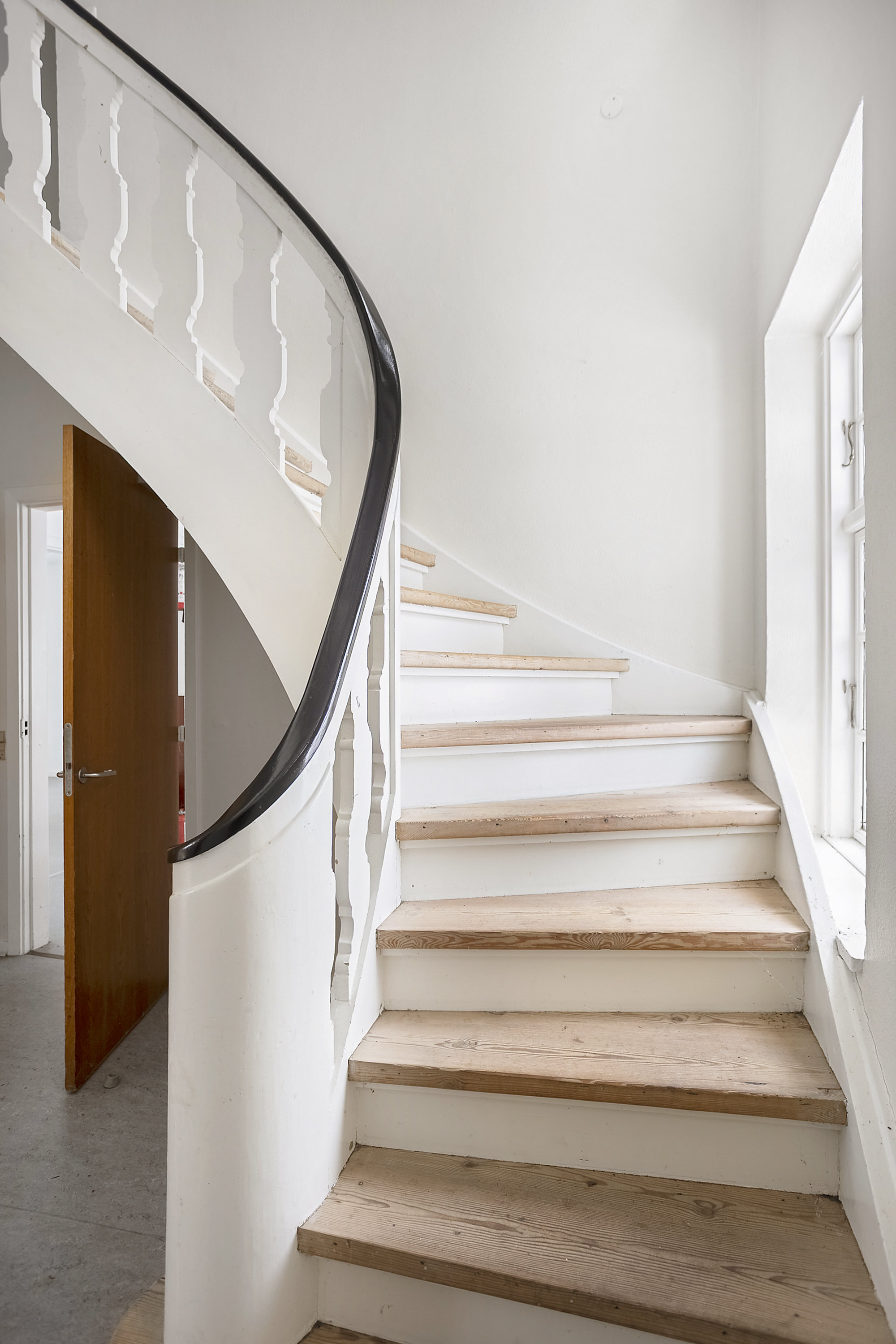 Fremhævet trappe billede i fuldskærmstilstand. Billede af Vestergade 19, 6670 Holsted