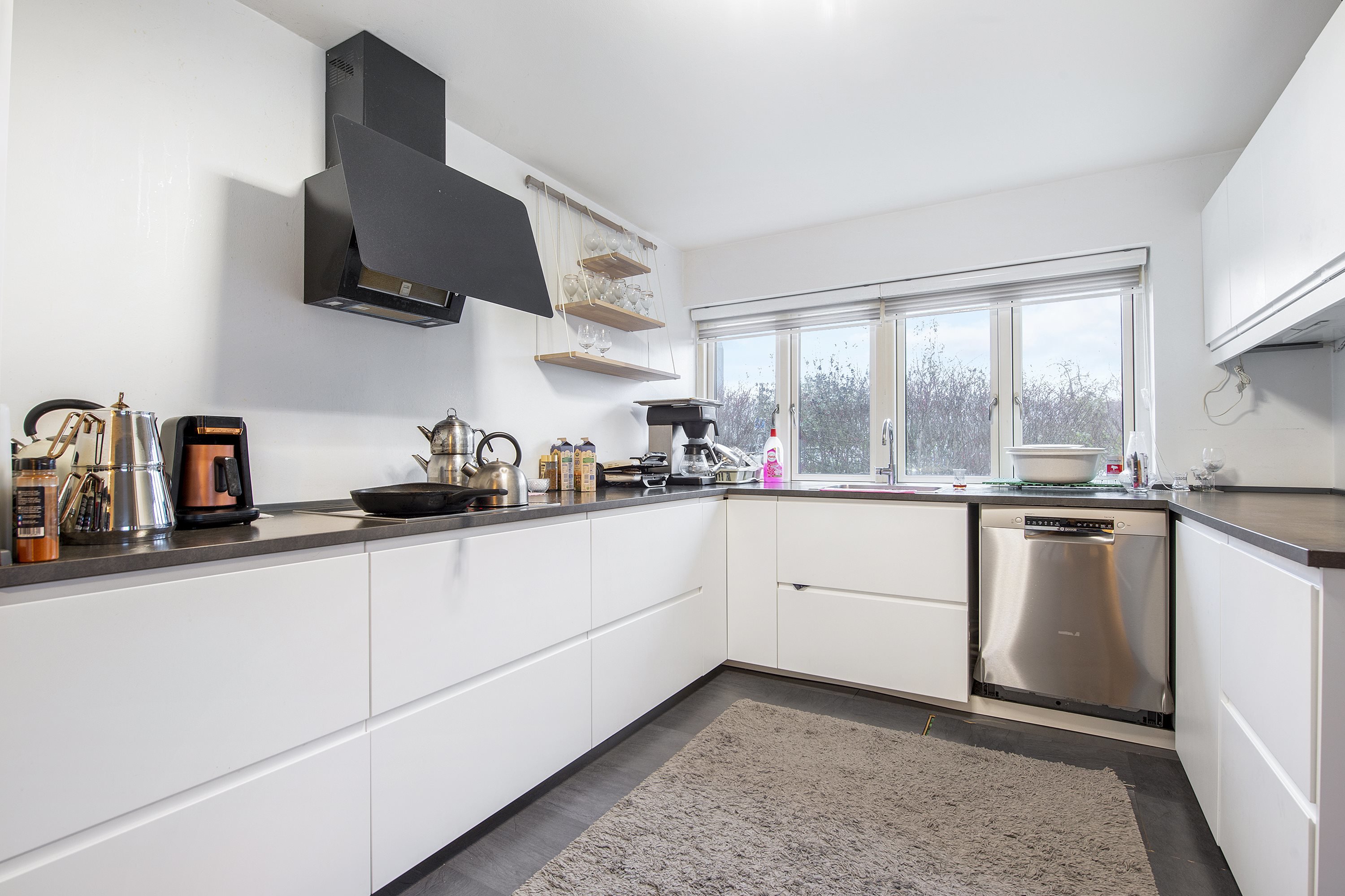 Fremhævet køkken billede i fuldskærmstilstand. Billede af Bredager 11, 2670 Greve