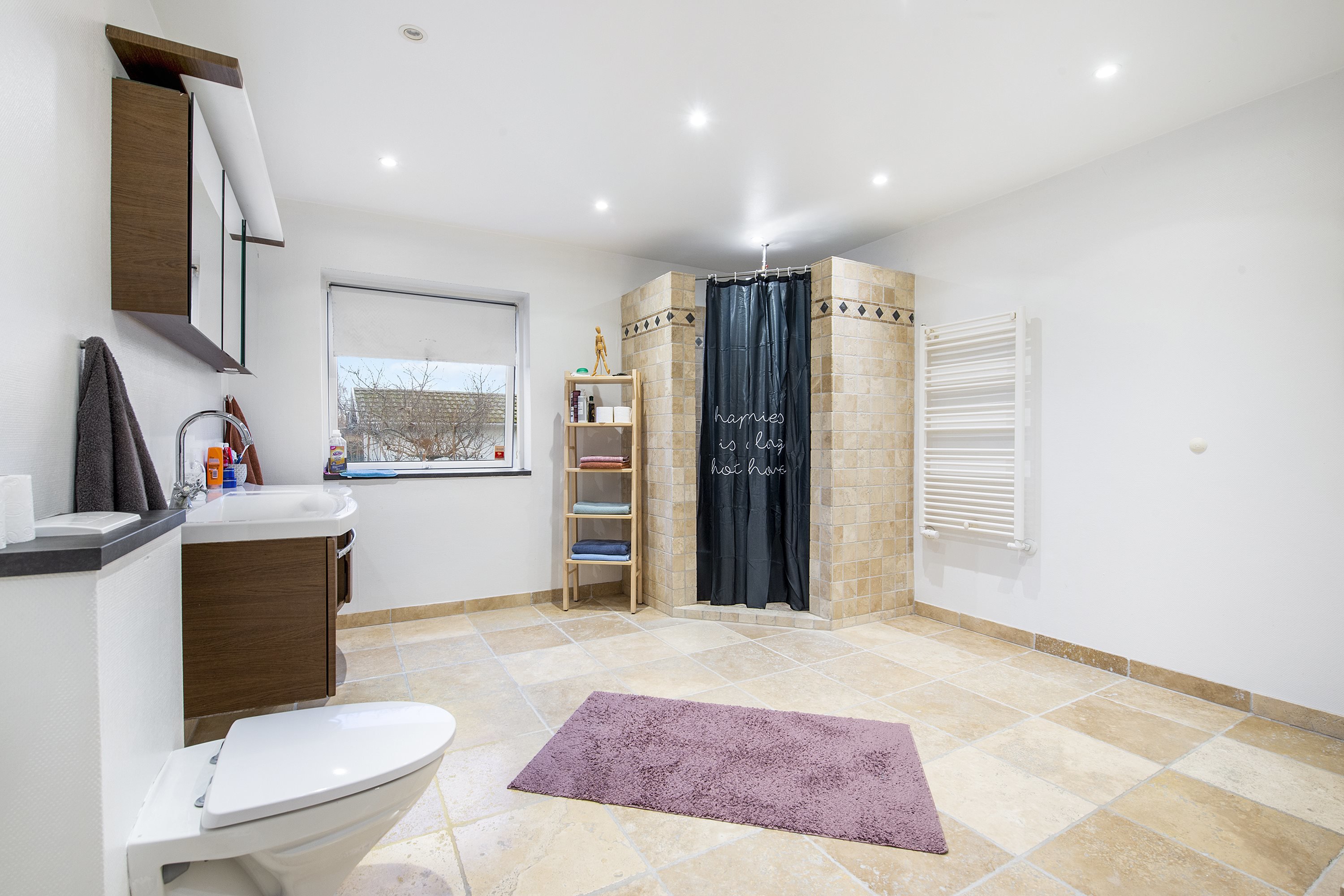 Fremhævet badeværelse billede i fuldskærmstilstand. Billede af Bredager 11, 2670 Greve