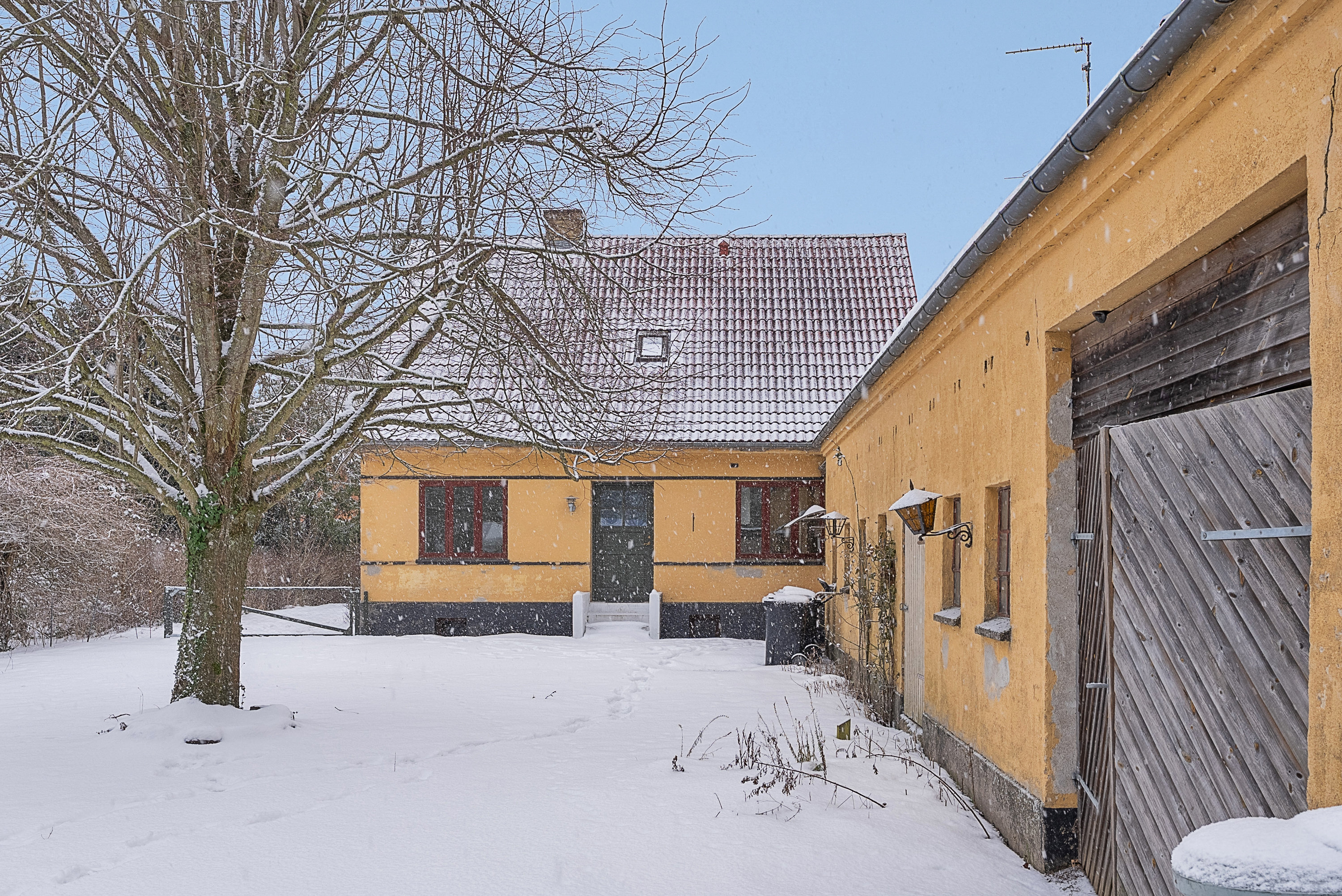 Fremhævet facade billede i fuldskærmstilstand. Billede af Bystævnet 26, Bederslev, 5450 Otterup