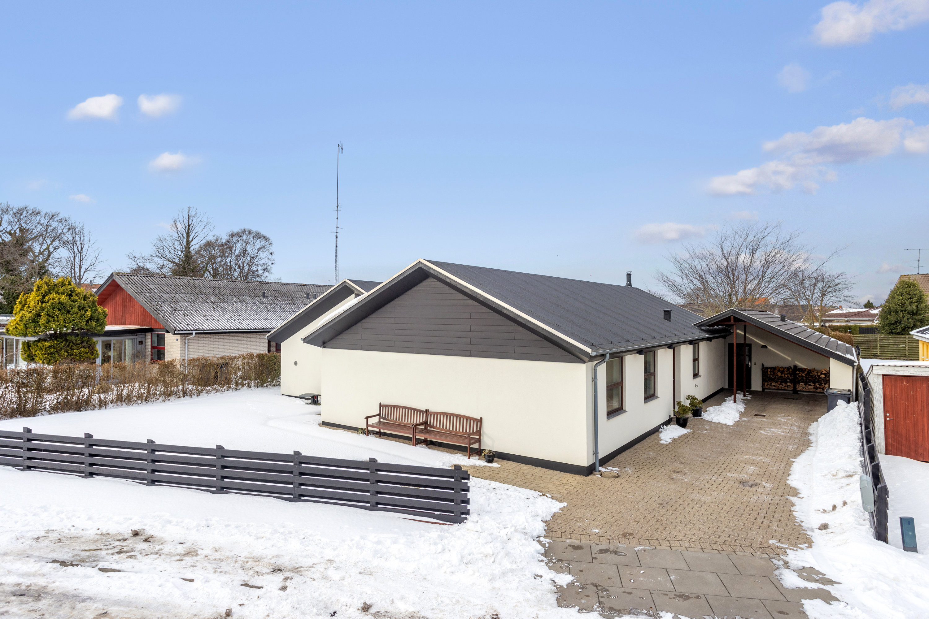 Fremhævet facade billede i fuldskærmstilstand. Billede af Lisborgvej 17, 9900 Frederikshavn