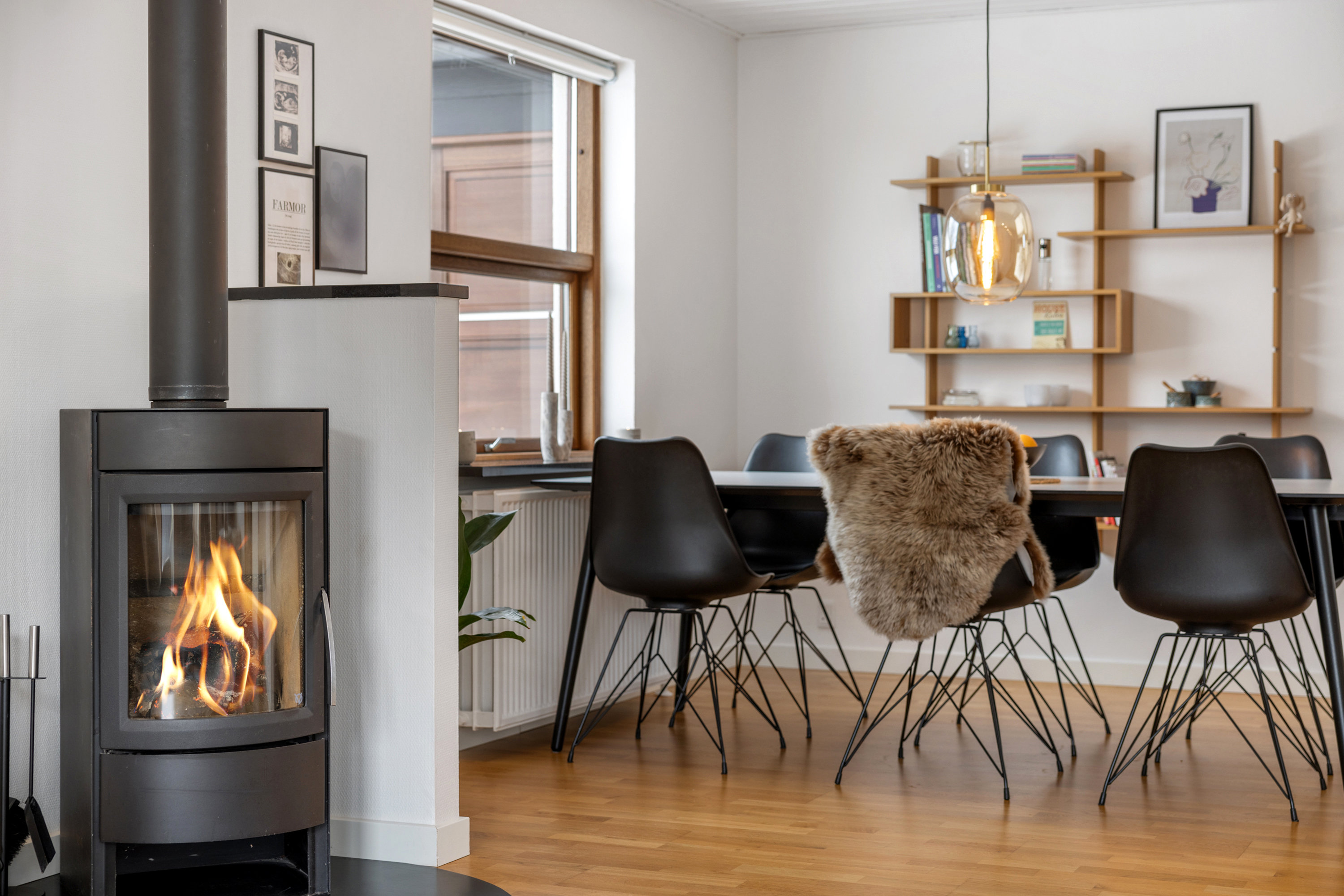 Fremhævet stue billede i fuldskærmstilstand. Billede af Lisborgvej 17, 9900 Frederikshavn