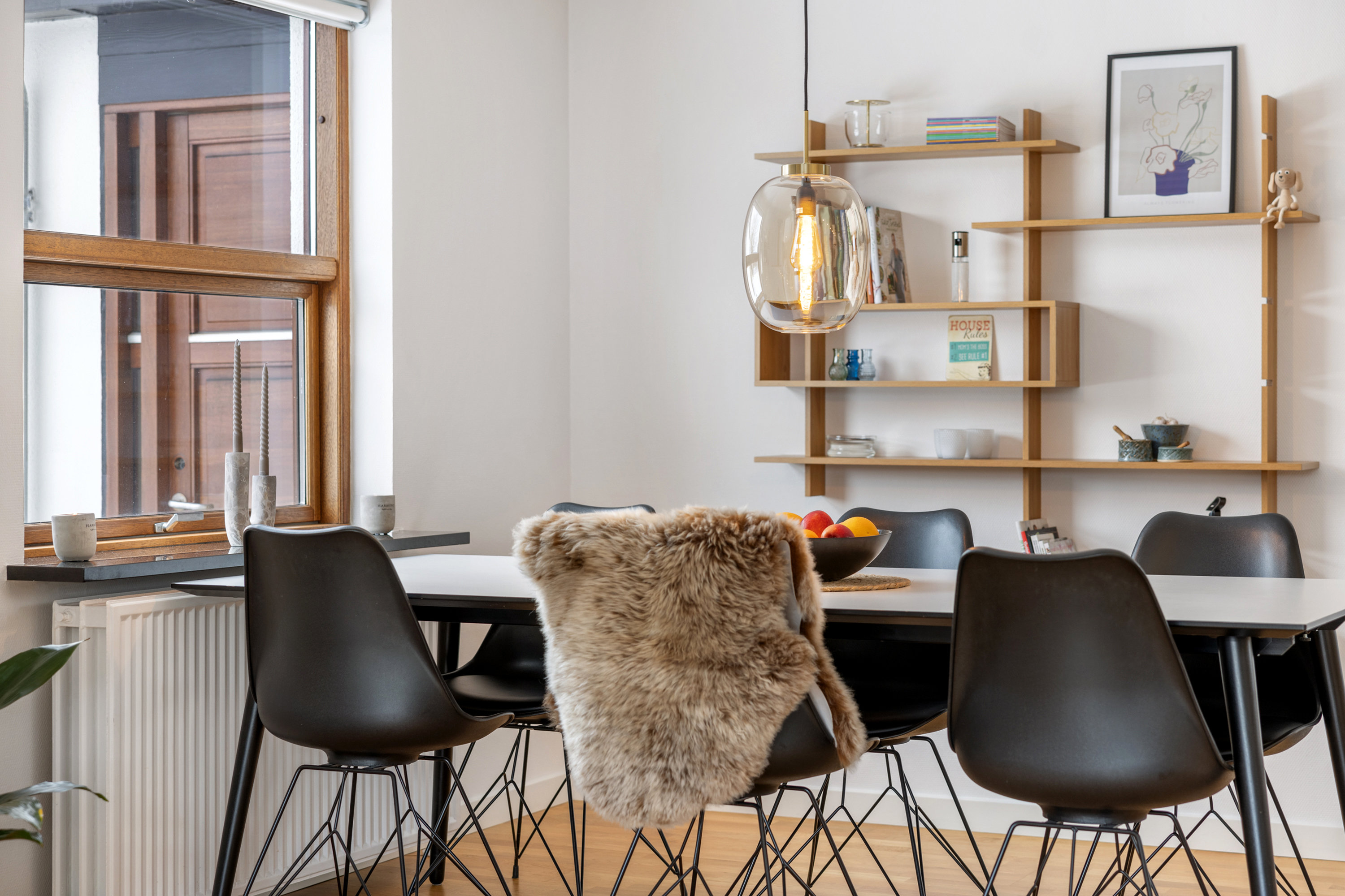 Fremhævet stue billede i fuldskærmstilstand. Billede af Lisborgvej 17, 9900 Frederikshavn