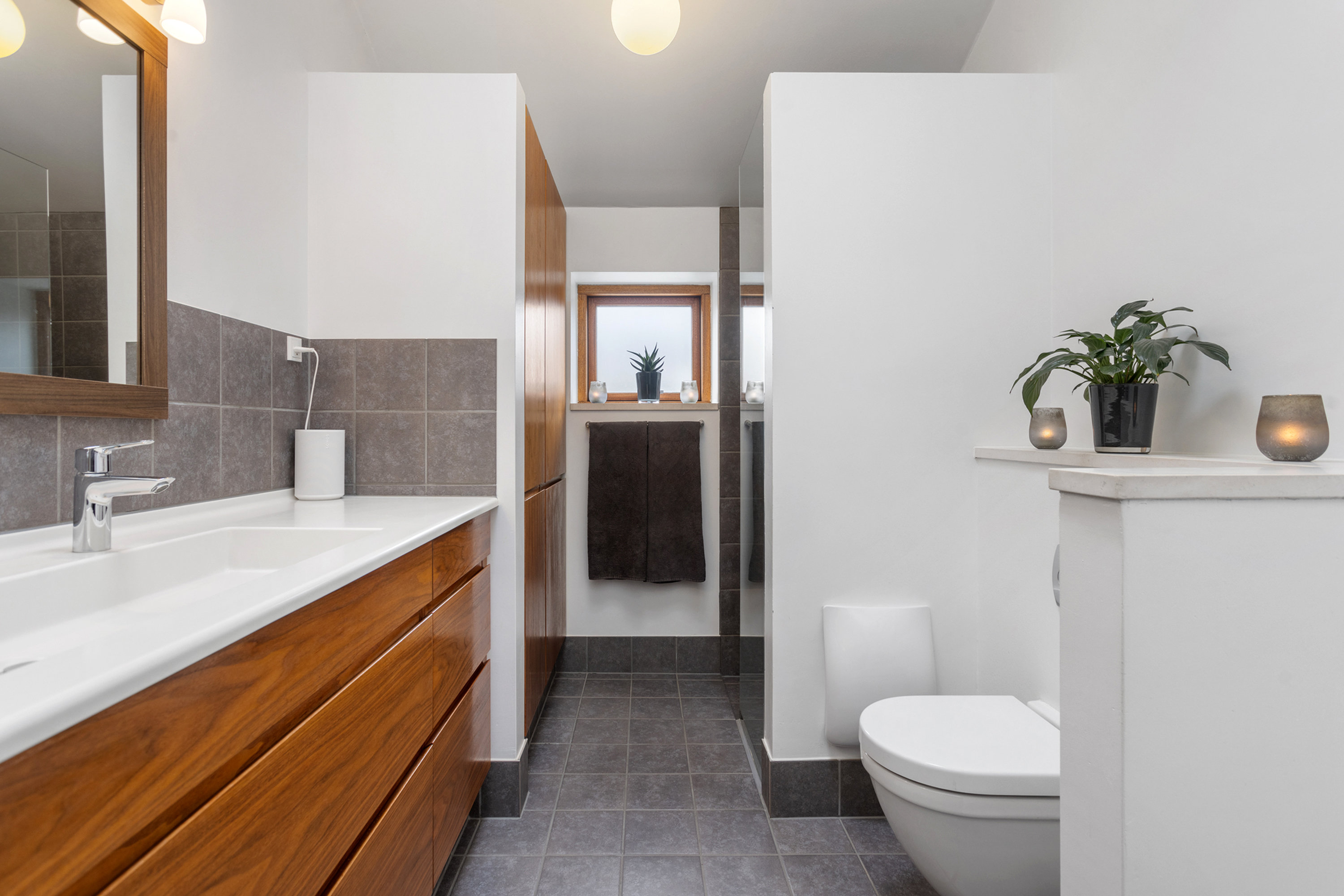 Fremhævet badeværelse billede i fuldskærmstilstand. Billede af Lisborgvej 17, 9900 Frederikshavn