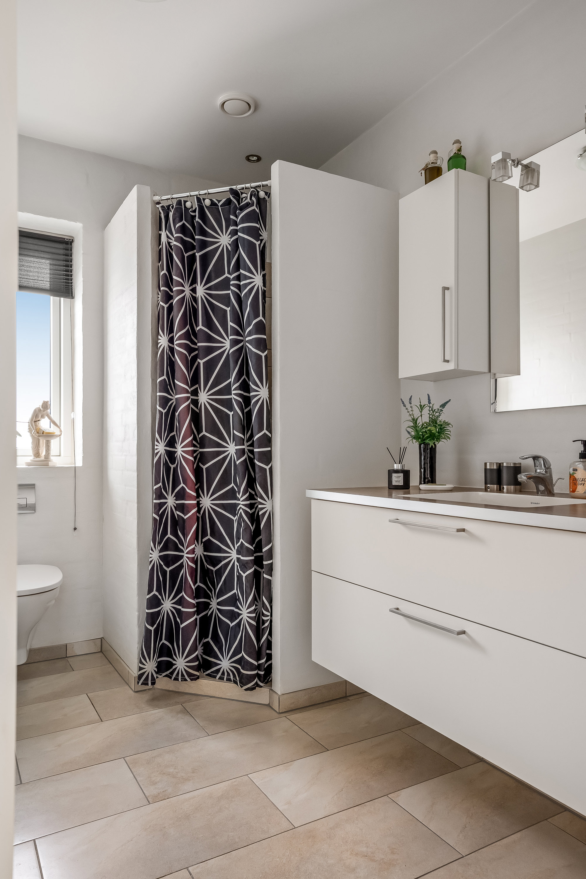 Fremhævet badeværelse billede i fuldskærmstilstand. Billede af Grøften 2, 7500 Holstebro