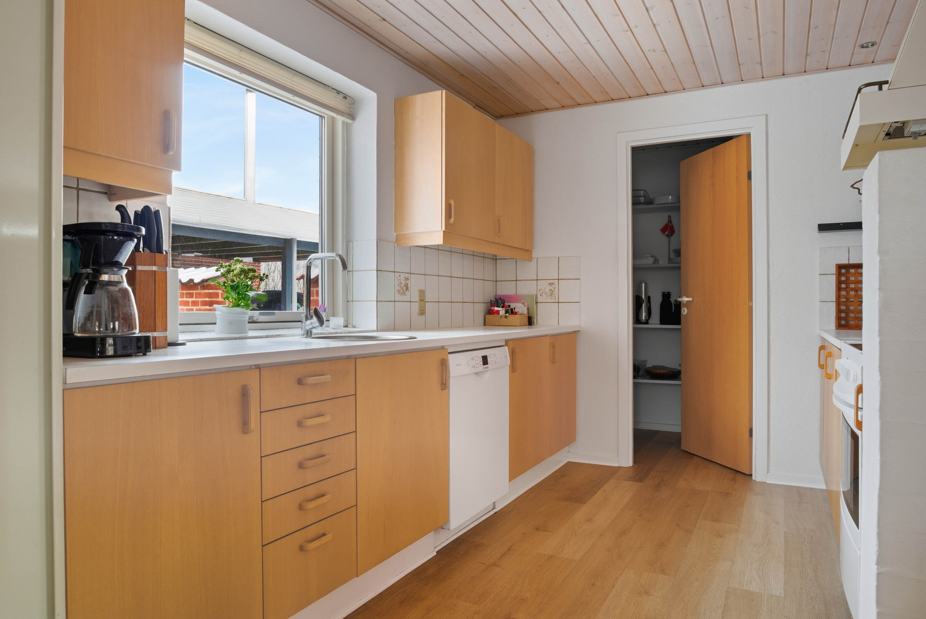 Fremhævet køkken billede i fuldskærmstilstand. Billede af Ribesvej 5, 7550 Sørvad