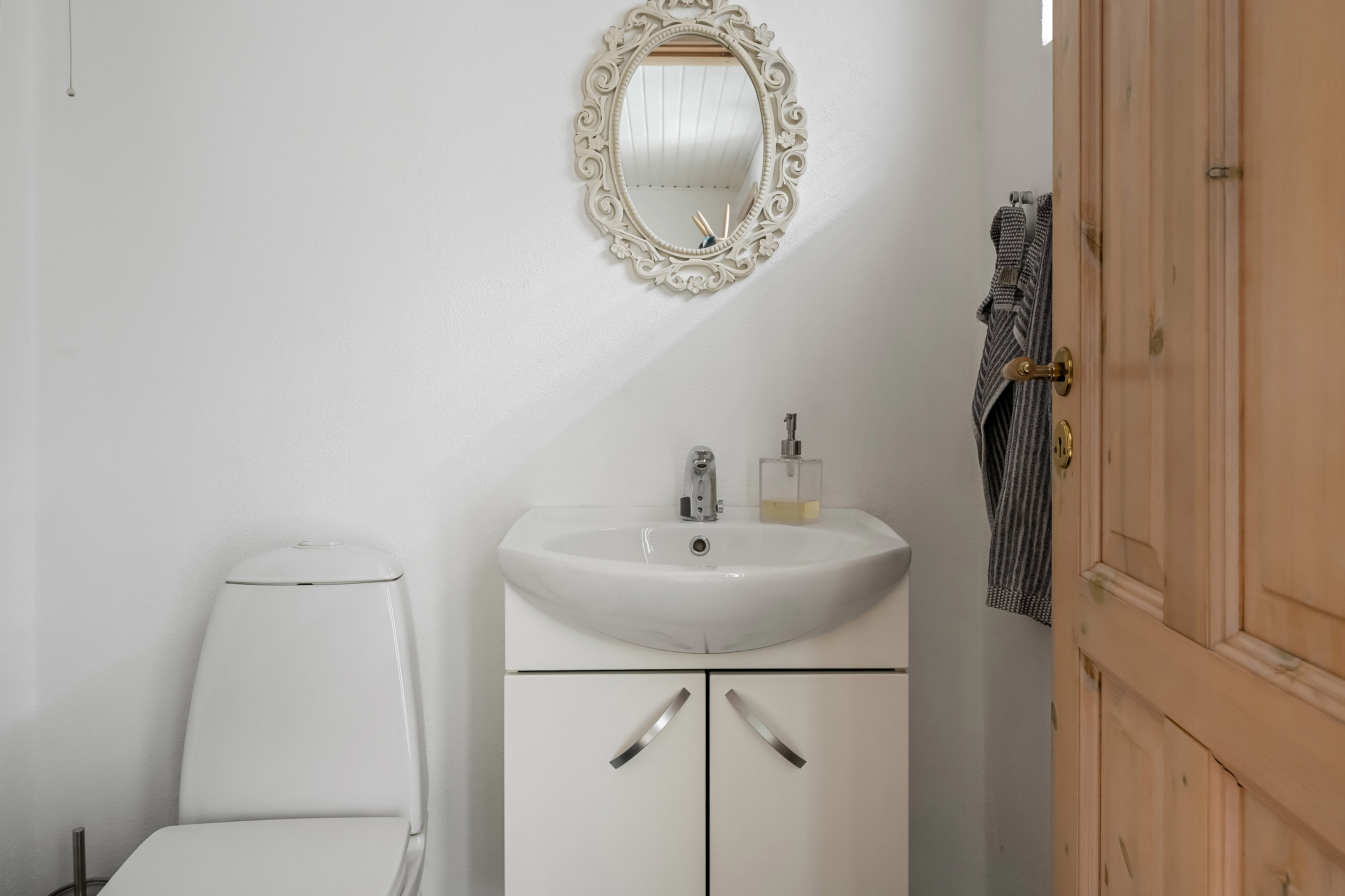 Fremhævet toilet billede i fuldskærmstilstand. Billede af Egedesmindevej 132, 6715 Esbjerg N