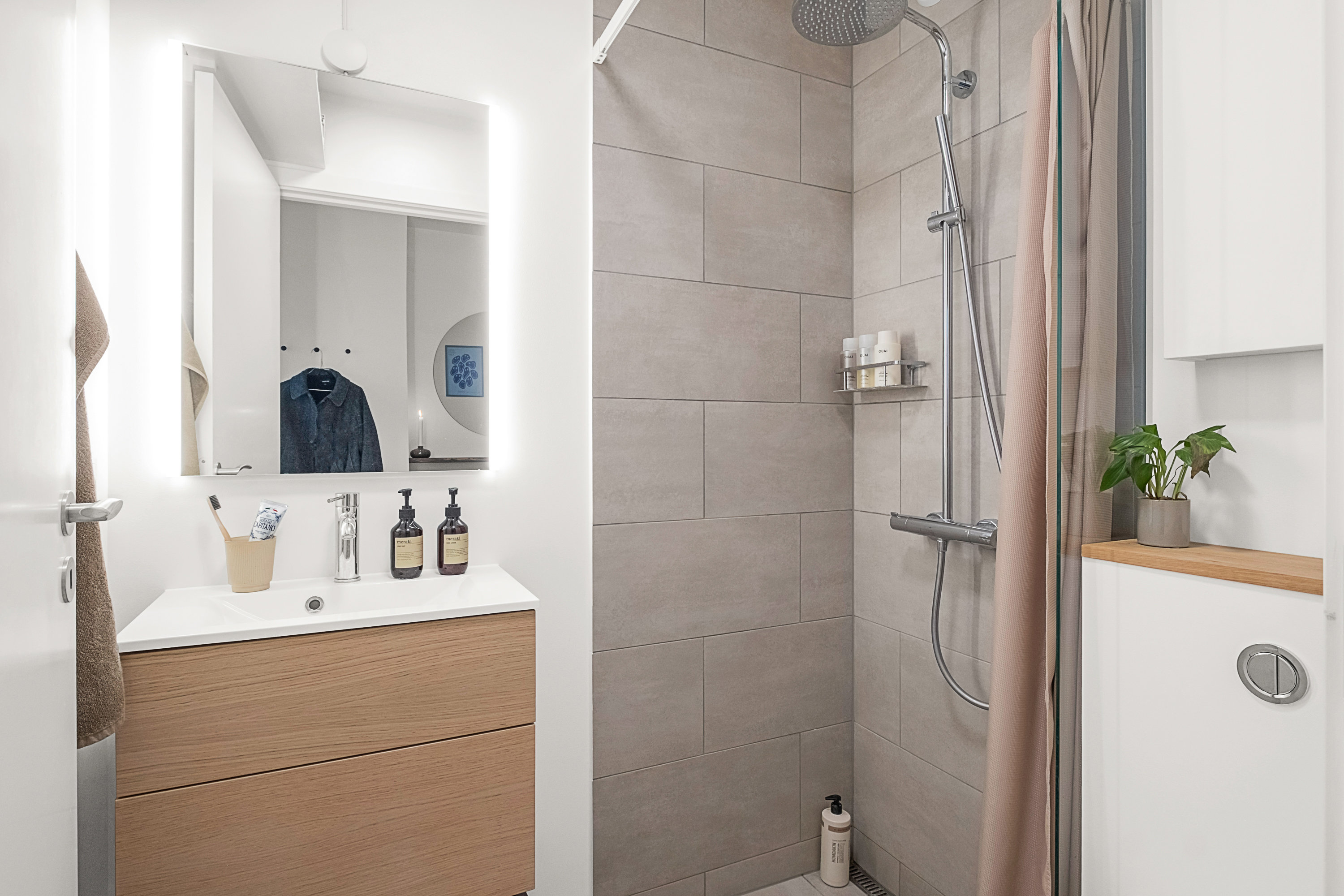 Fremhævet badeværelse billede i fuldskærmstilstand. Billede af Østergade 42, 1. 1., 8000 Aarhus C