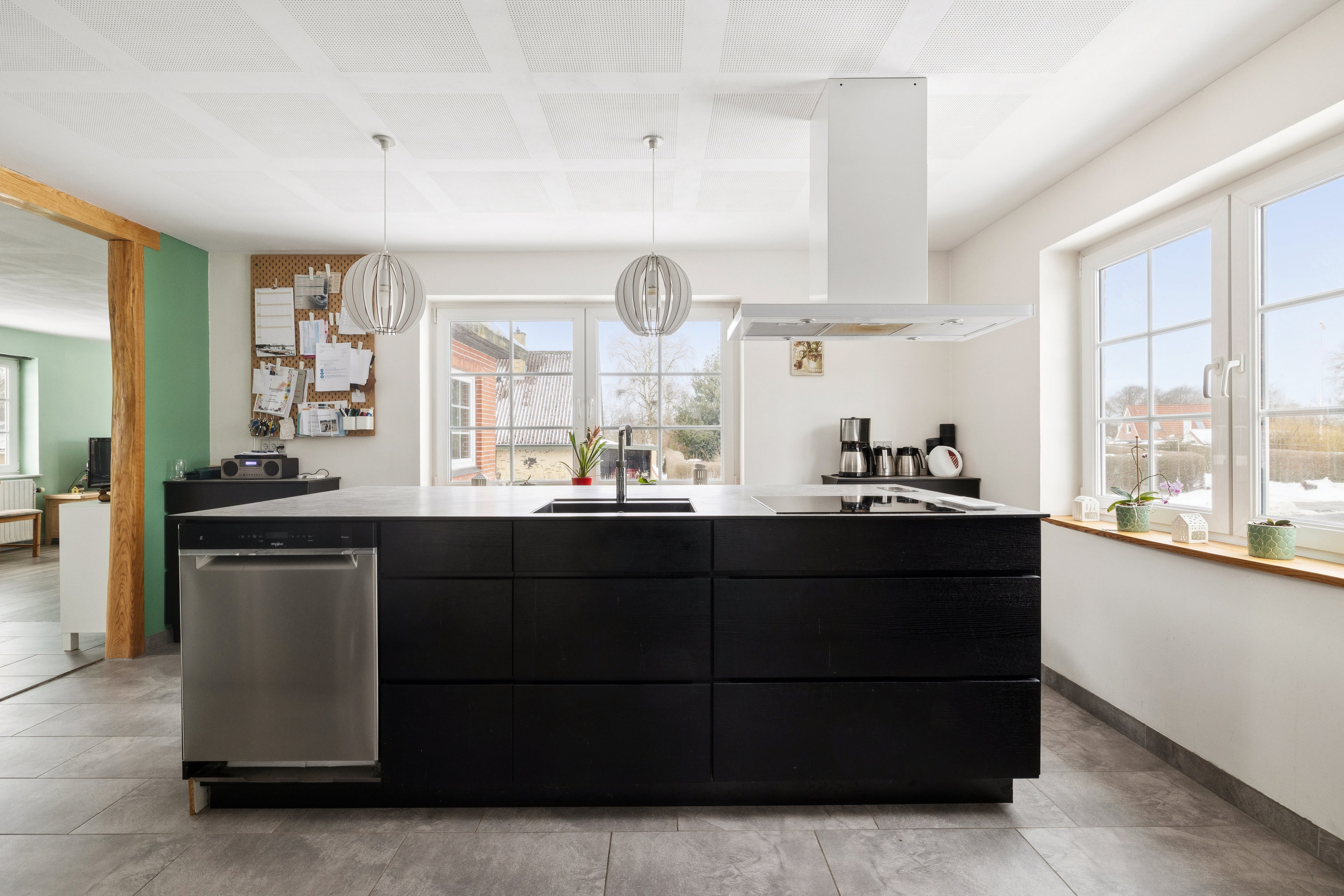 Fremhævet køkken billede i fuldskærmstilstand. Billede af Søndermarksvej 13+11, Stenild, 9500 Hobro