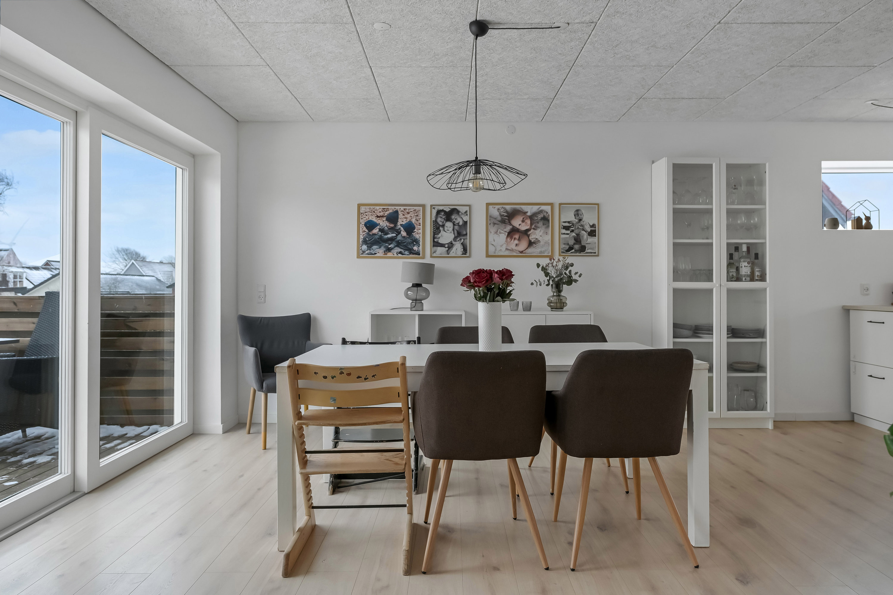 Fremhævet stue billede i fuldskærmstilstand. Billede af Grønvangsvej 53, 6700 Esbjerg