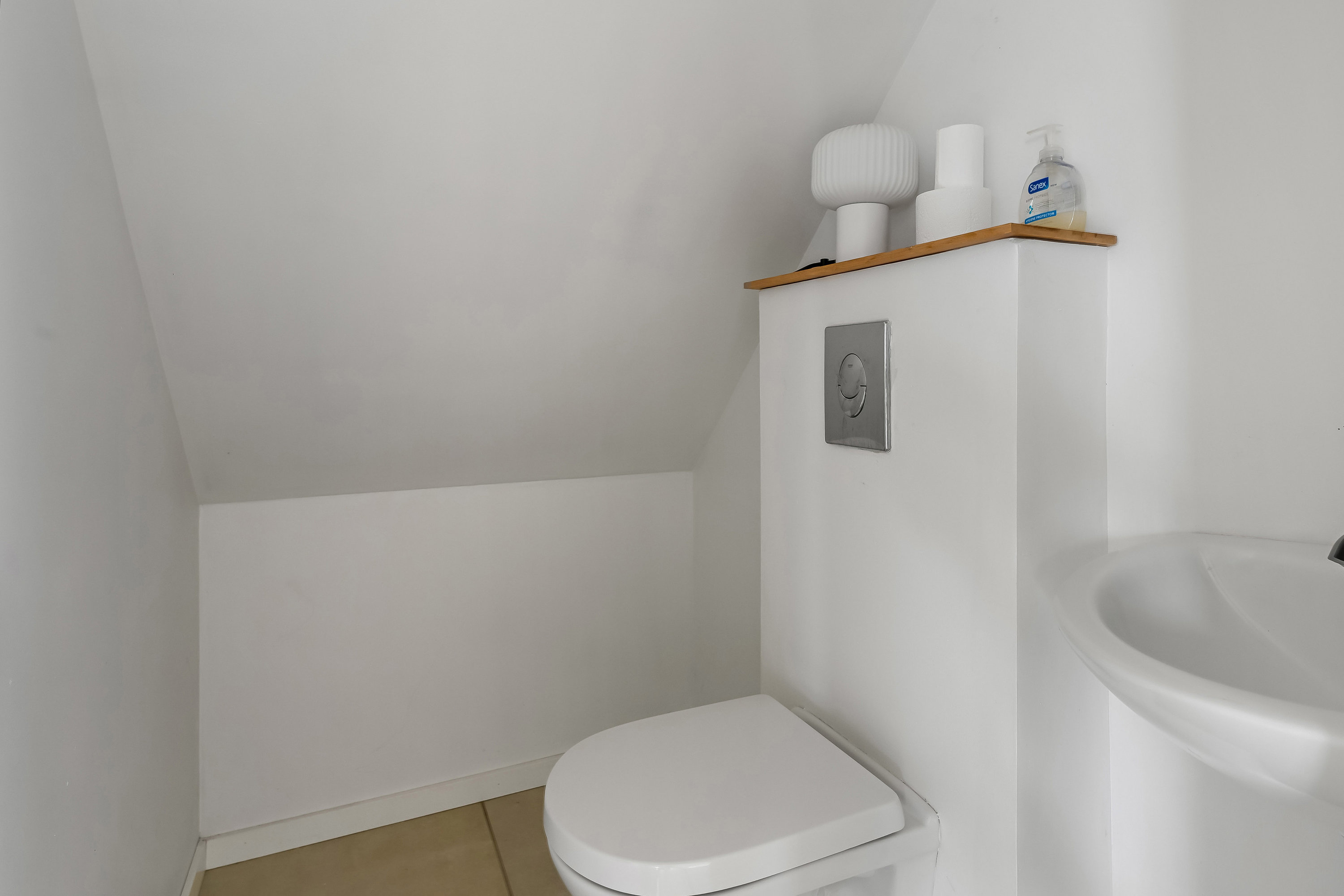 Fremhævet toilet billede i fuldskærmstilstand. Billede af Grønvangsvej 53, 6700 Esbjerg