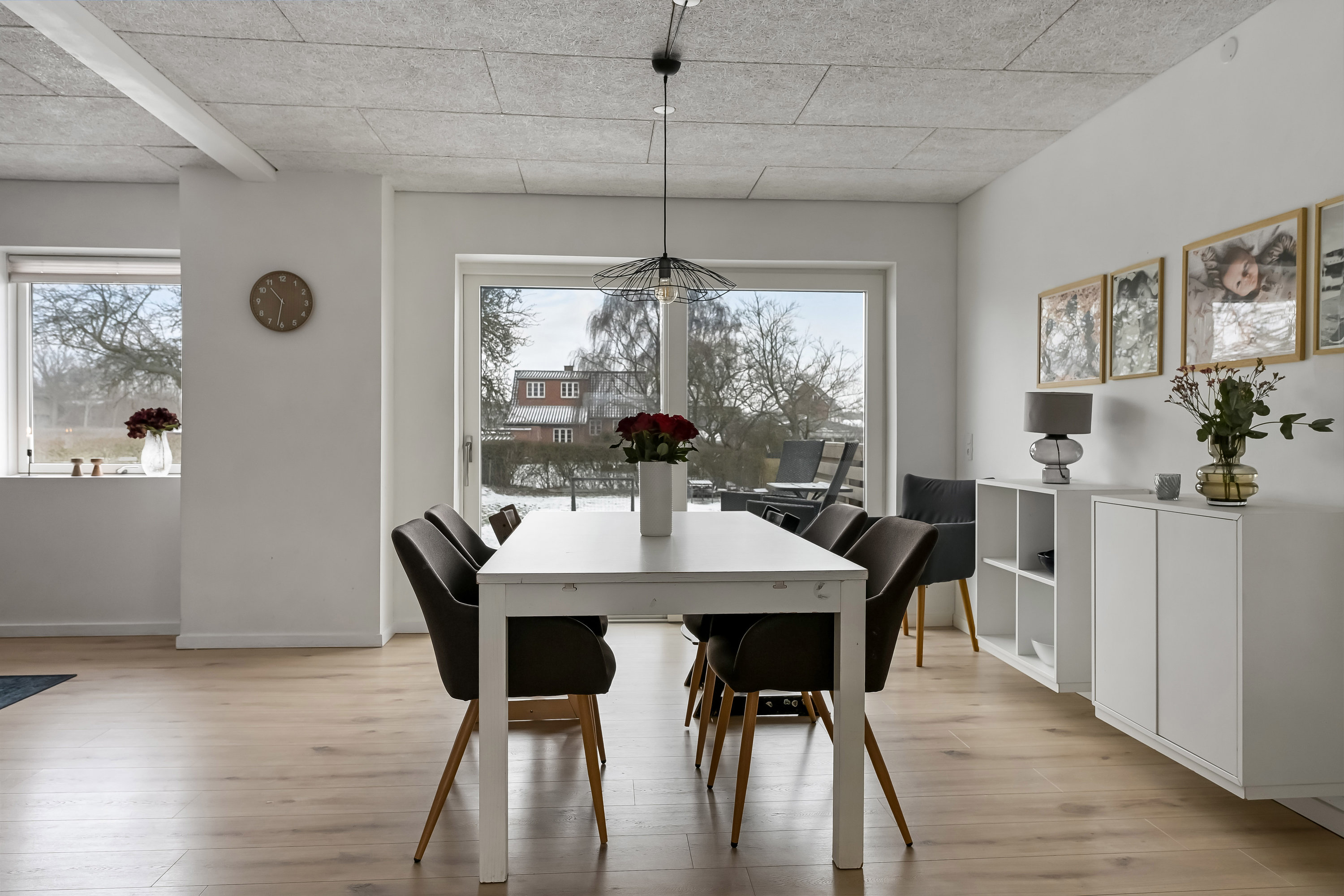 Fremhævet stue billede i fuldskærmstilstand. Billede af Grønvangsvej 53, 6700 Esbjerg