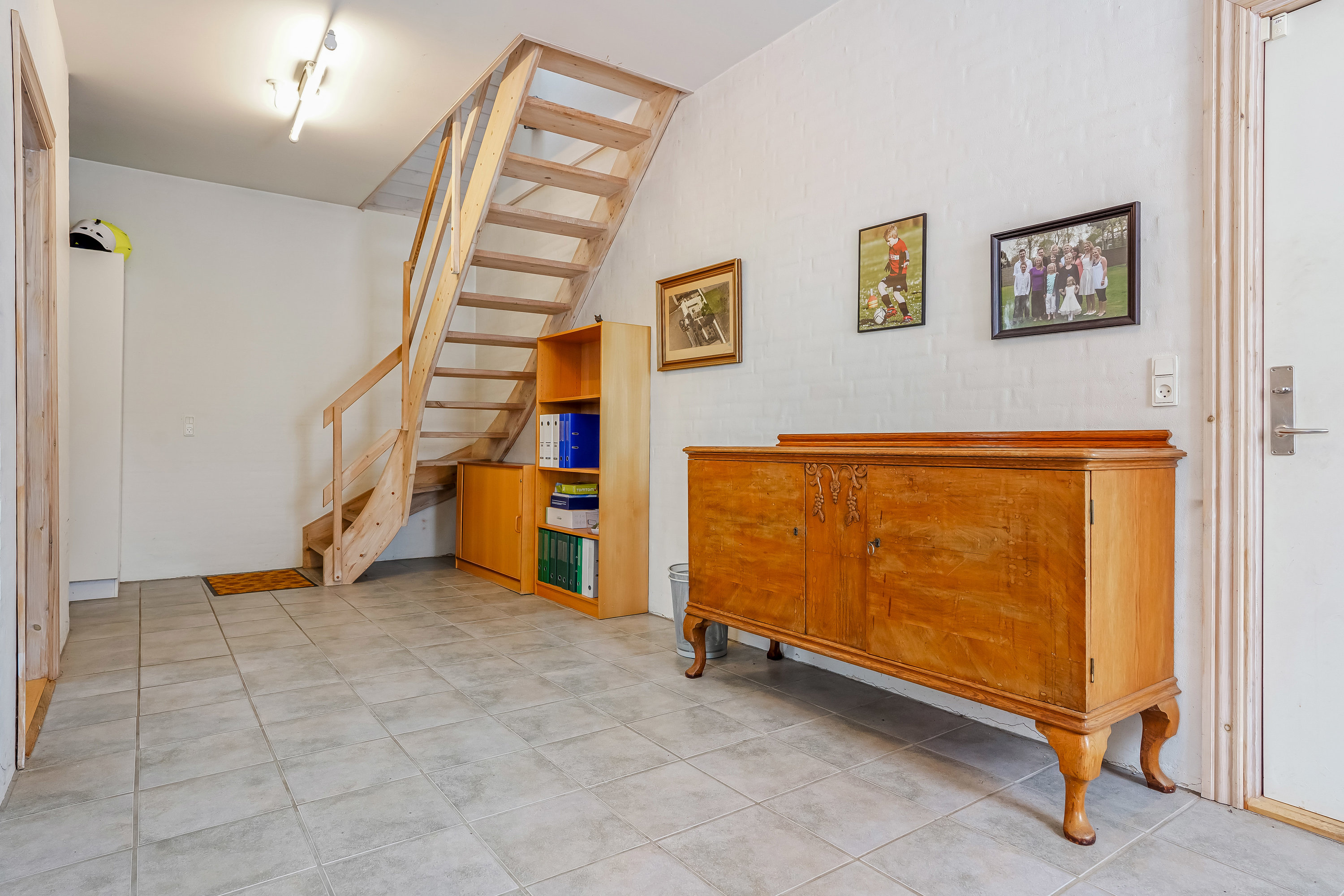 Fremhævet indgang til kontorbygning billede i fuldskærmstilstand. Billede af Tofthøjvej 41, Tofthøj, 7321 Gadbjerg