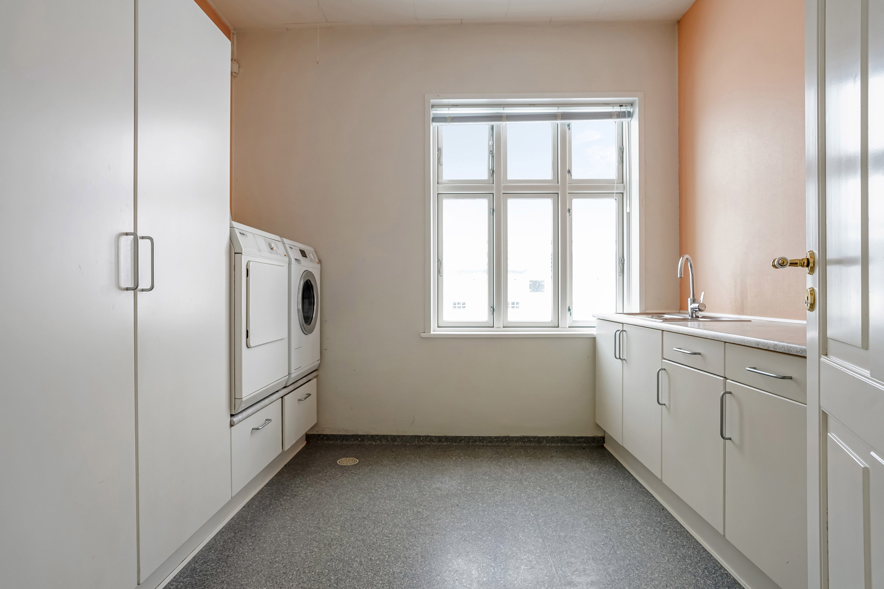 Fremhævet vaskerum billede i fuldskærmstilstand. Billede af Tofthøjvej 41, Tofthøj, 7321 Gadbjerg