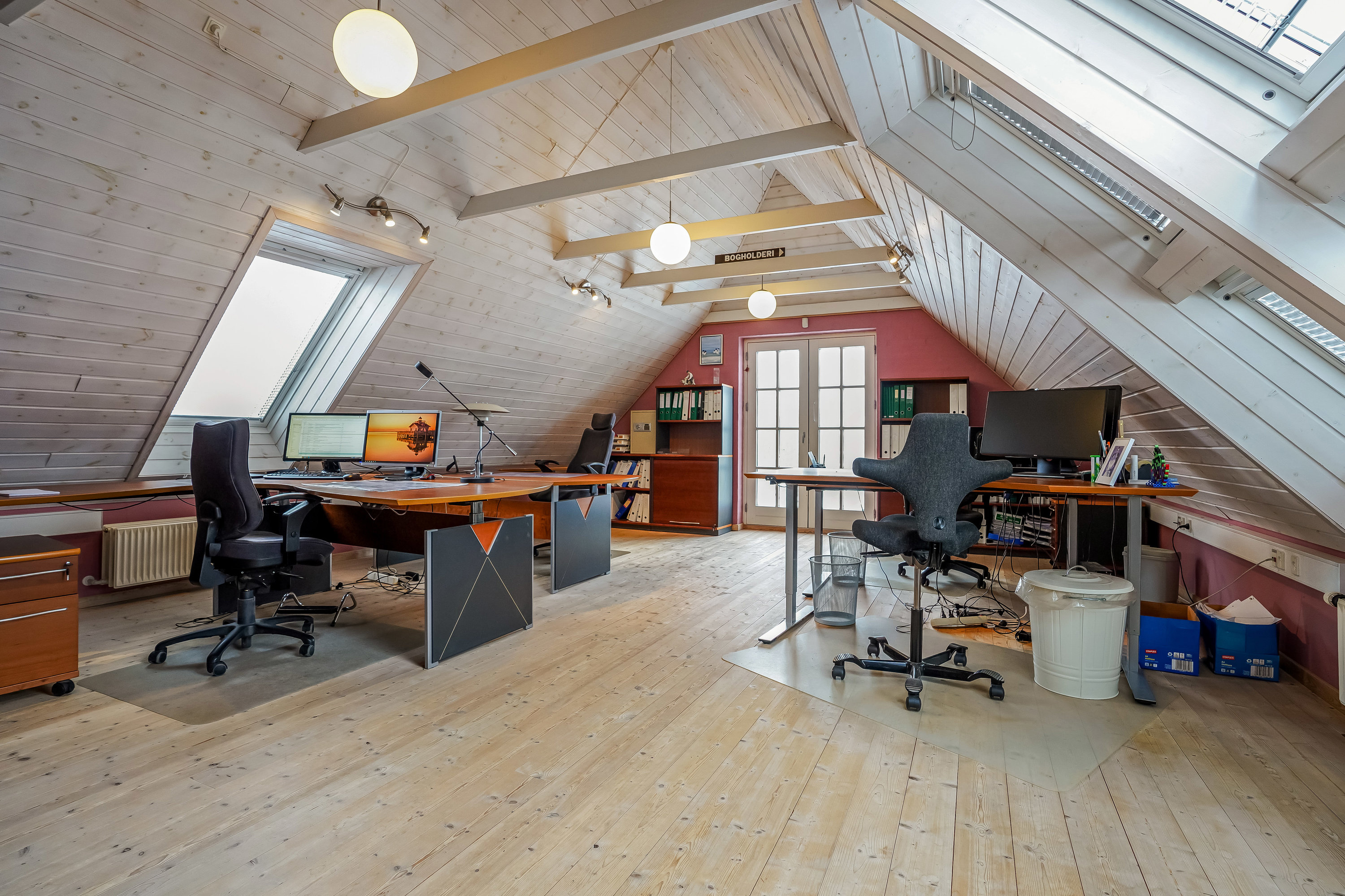Fremhævet kontor billede i fuldskærmstilstand. Billede af Tofthøjvej 41, Tofthøj, 7321 Gadbjerg