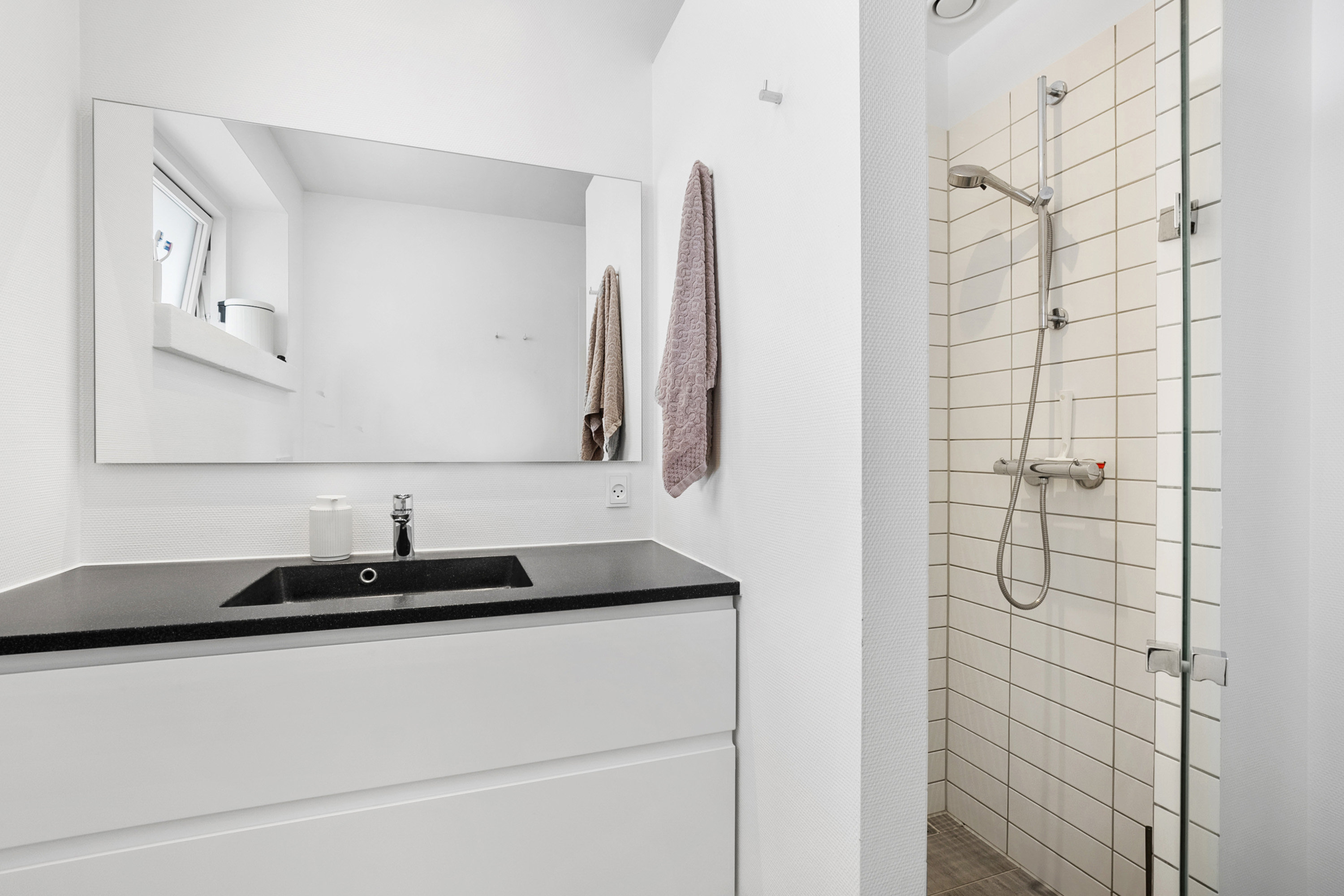 Fremhævet badeværelse billede i fuldskærmstilstand. Billede af Snedronningen 18, Seden, 5240 Odense NØ