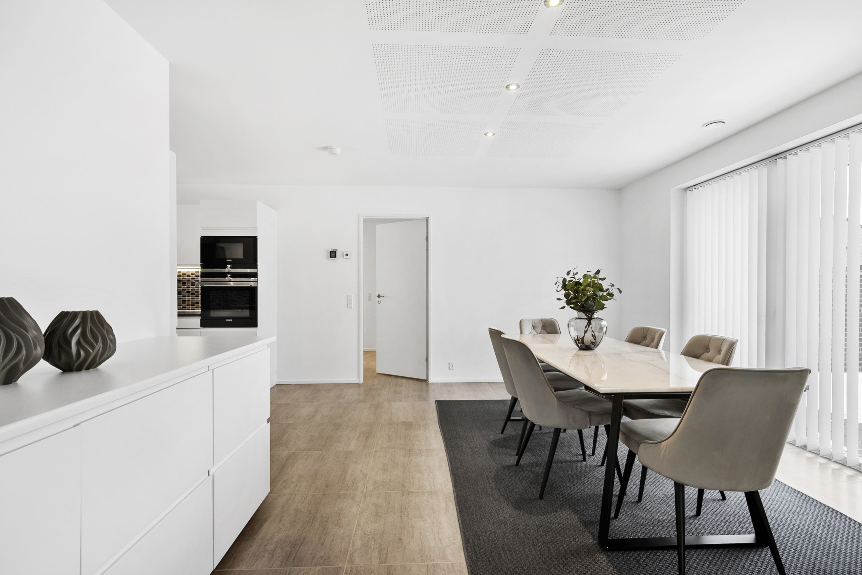 Fremhævet spisestue billede i fuldskærmstilstand. Billede af Snedronningen 18, Seden, 5240 Odense NØ