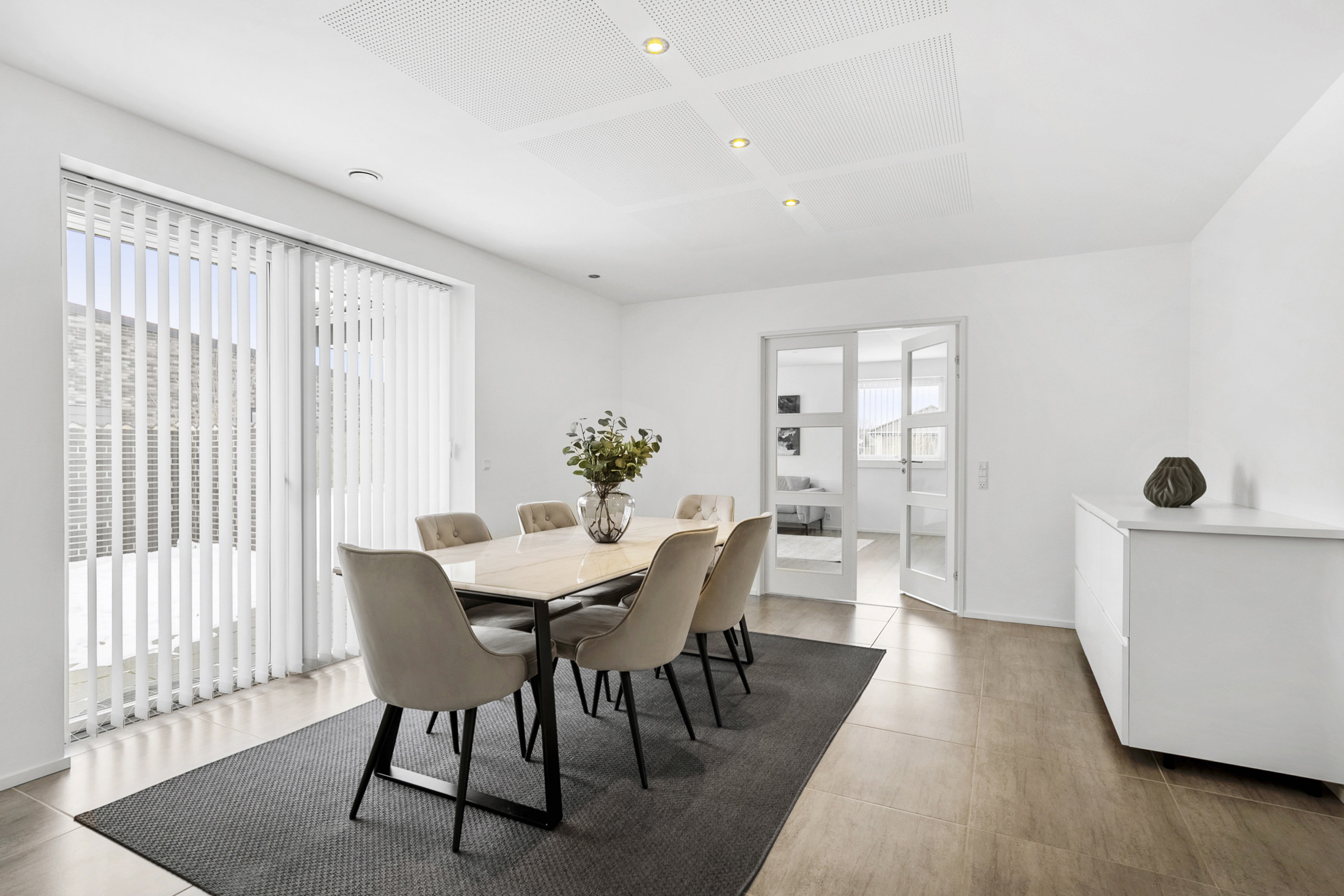 Fremhævet spisestue billede i fuldskærmstilstand. Billede af Snedronningen 18, Seden, 5240 Odense NØ