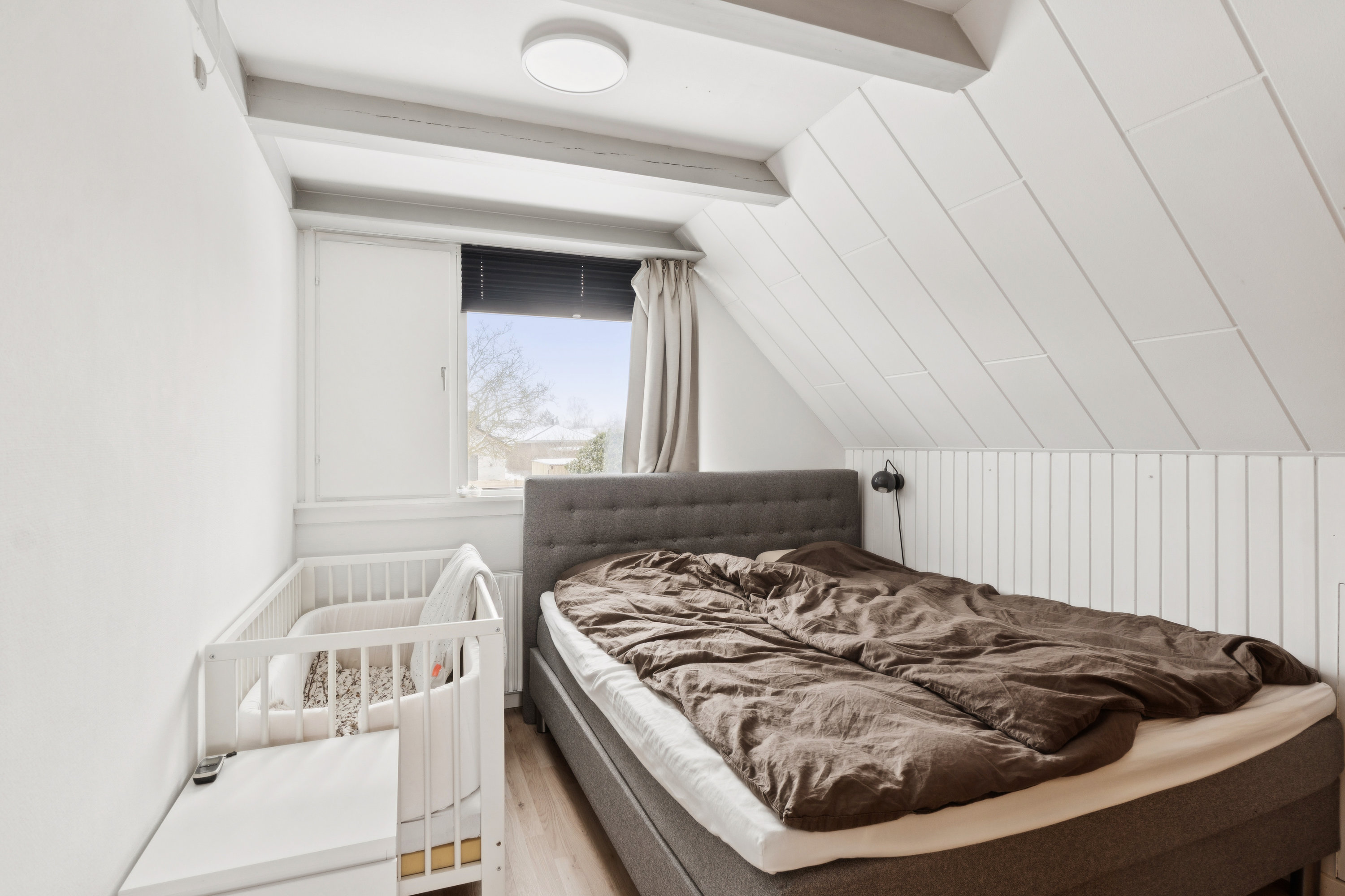 Fremhævet soveværelse billede i fuldskærmstilstand. Billede af Hejrevej 62, 4000 Roskilde