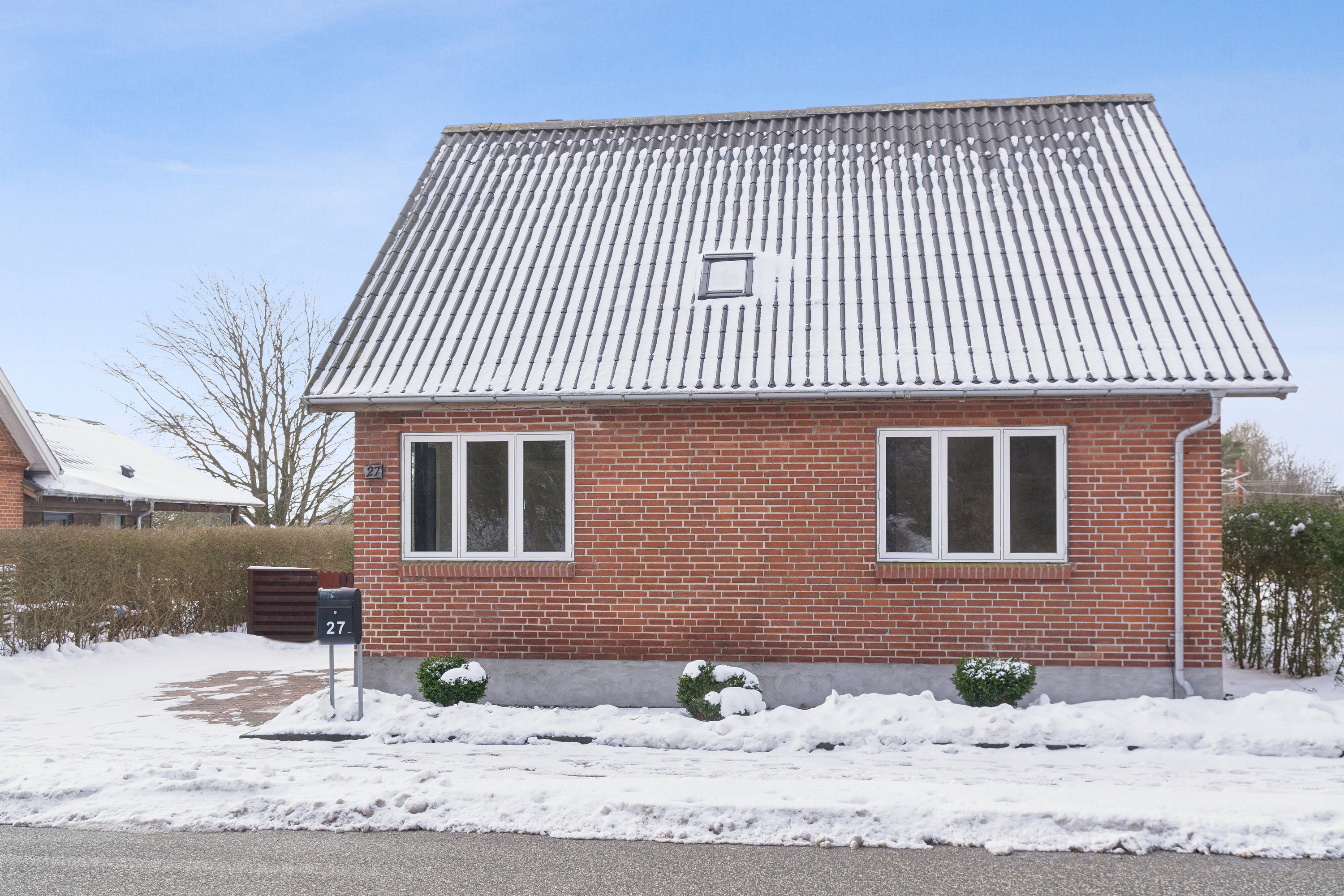 Fremhævet set fra vejen billede i fuldskærmstilstand. Billede af Løsningvej 27, 8722 Hedensted