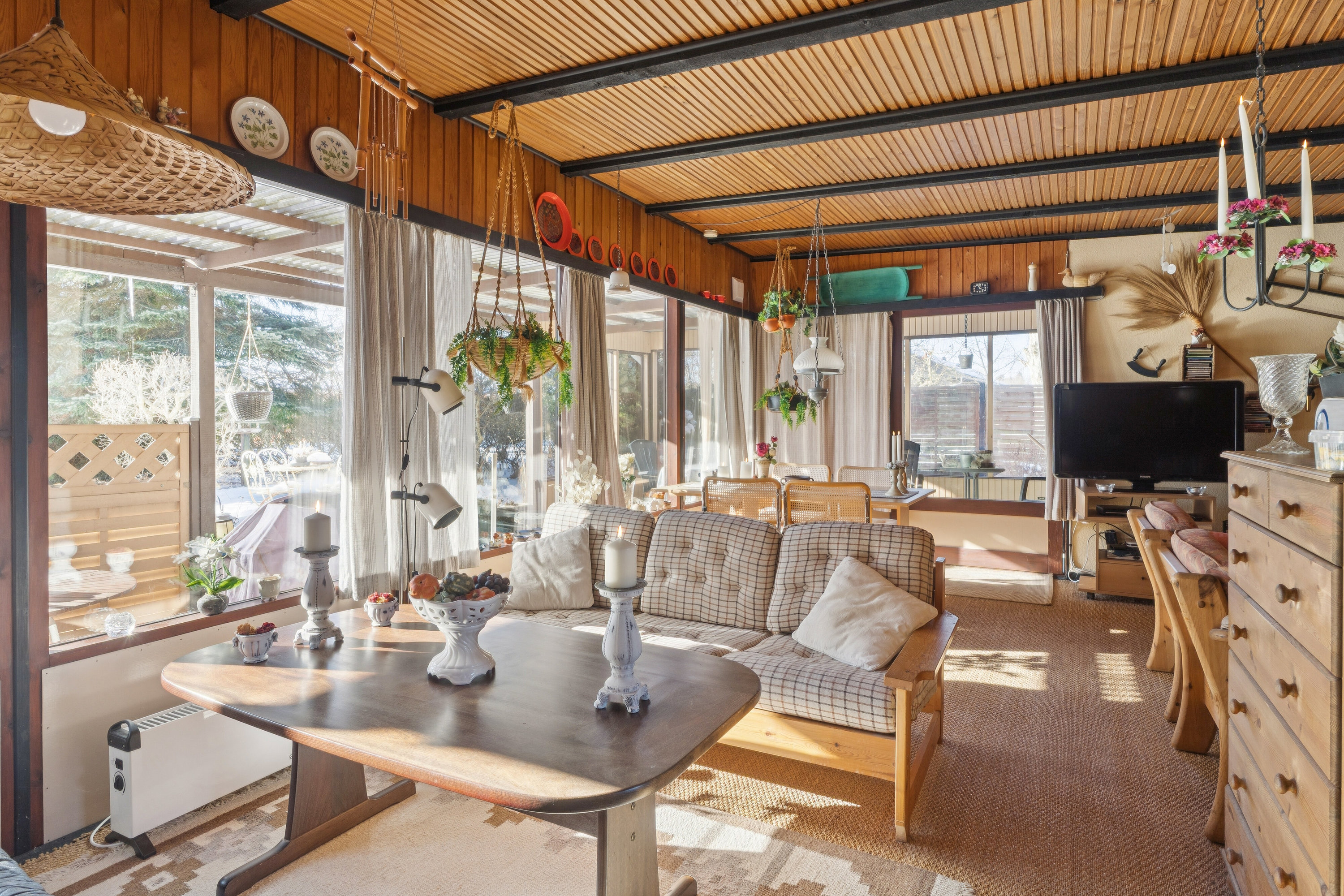 Fremhævet stue billede i fuldskærmstilstand. Billede af Allikevej 8, 3120 Dronningmølle