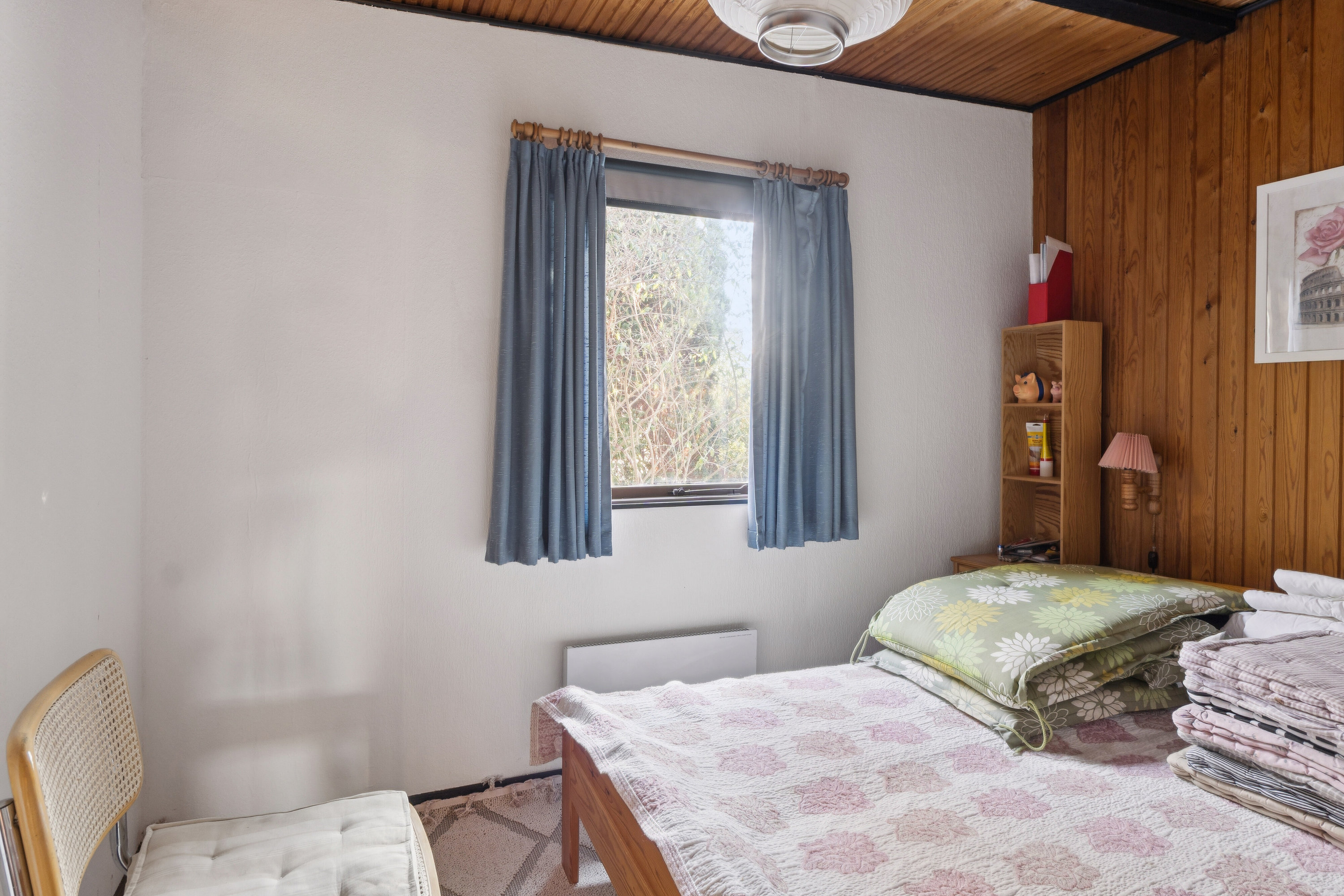 Fremhævet soveværelse billede i fuldskærmstilstand. Billede af Allikevej 8, 3120 Dronningmølle