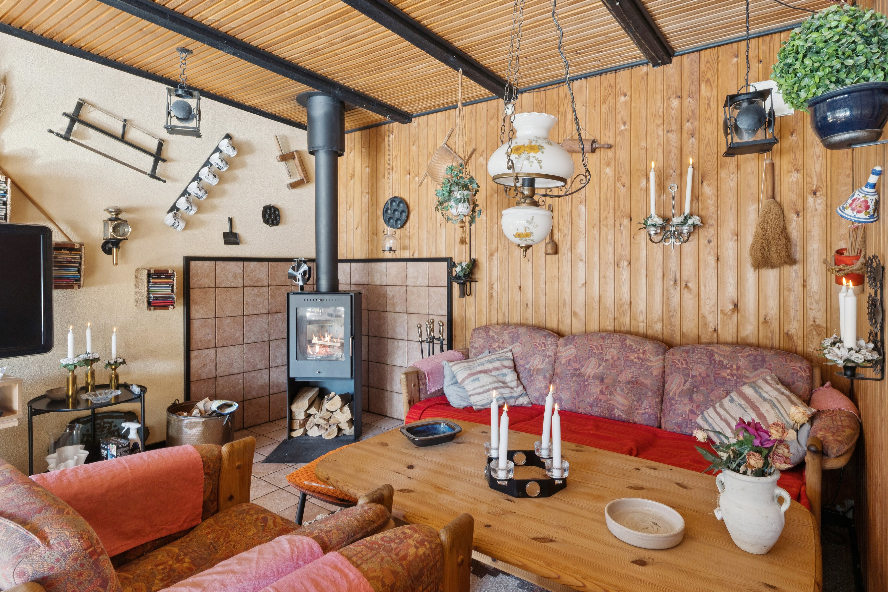 Fremhævet stue billede i fuldskærmstilstand. Billede af Allikevej 8, 3120 Dronningmølle