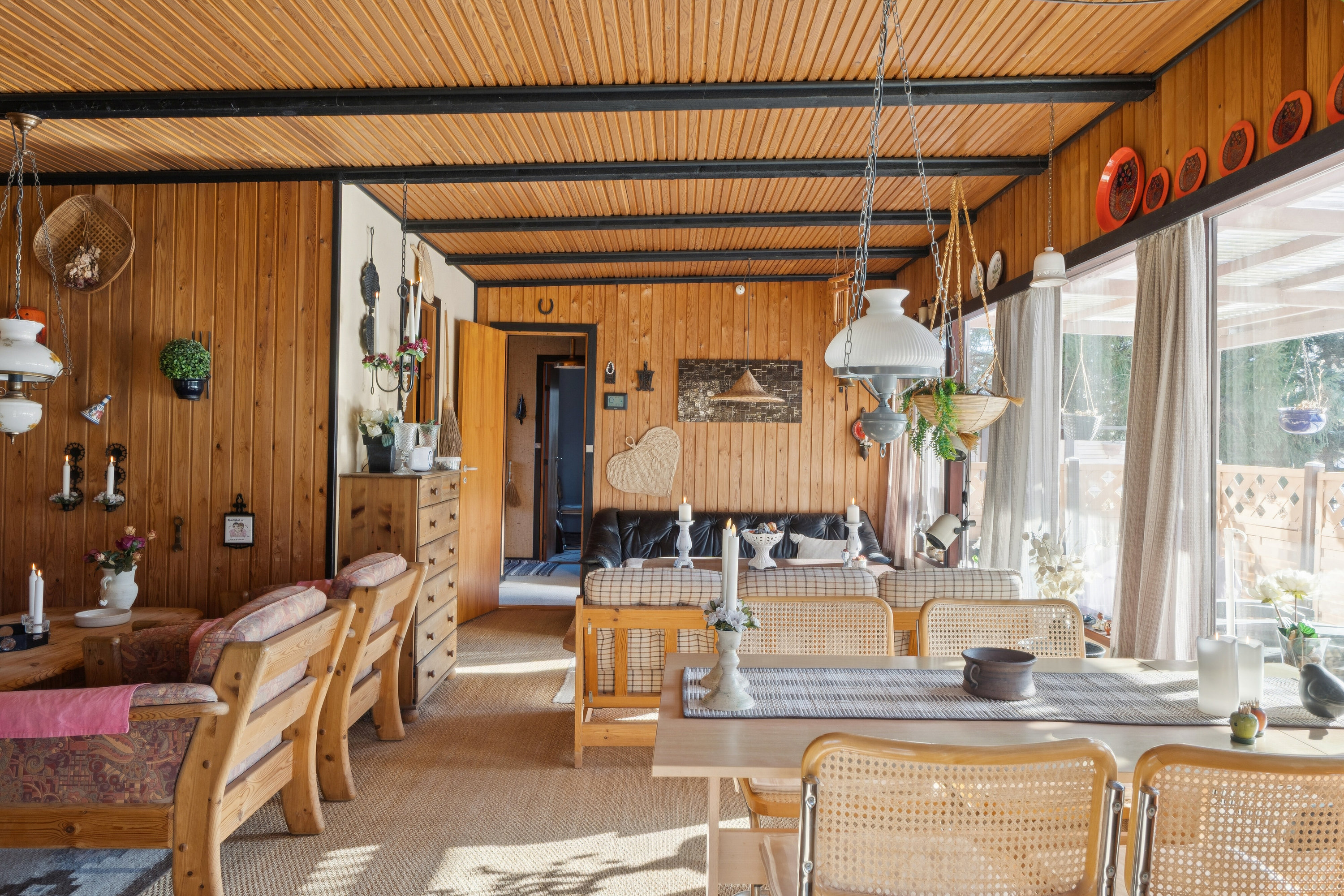 Fremhævet spisestue billede i fuldskærmstilstand. Billede af Allikevej 8, 3120 Dronningmølle