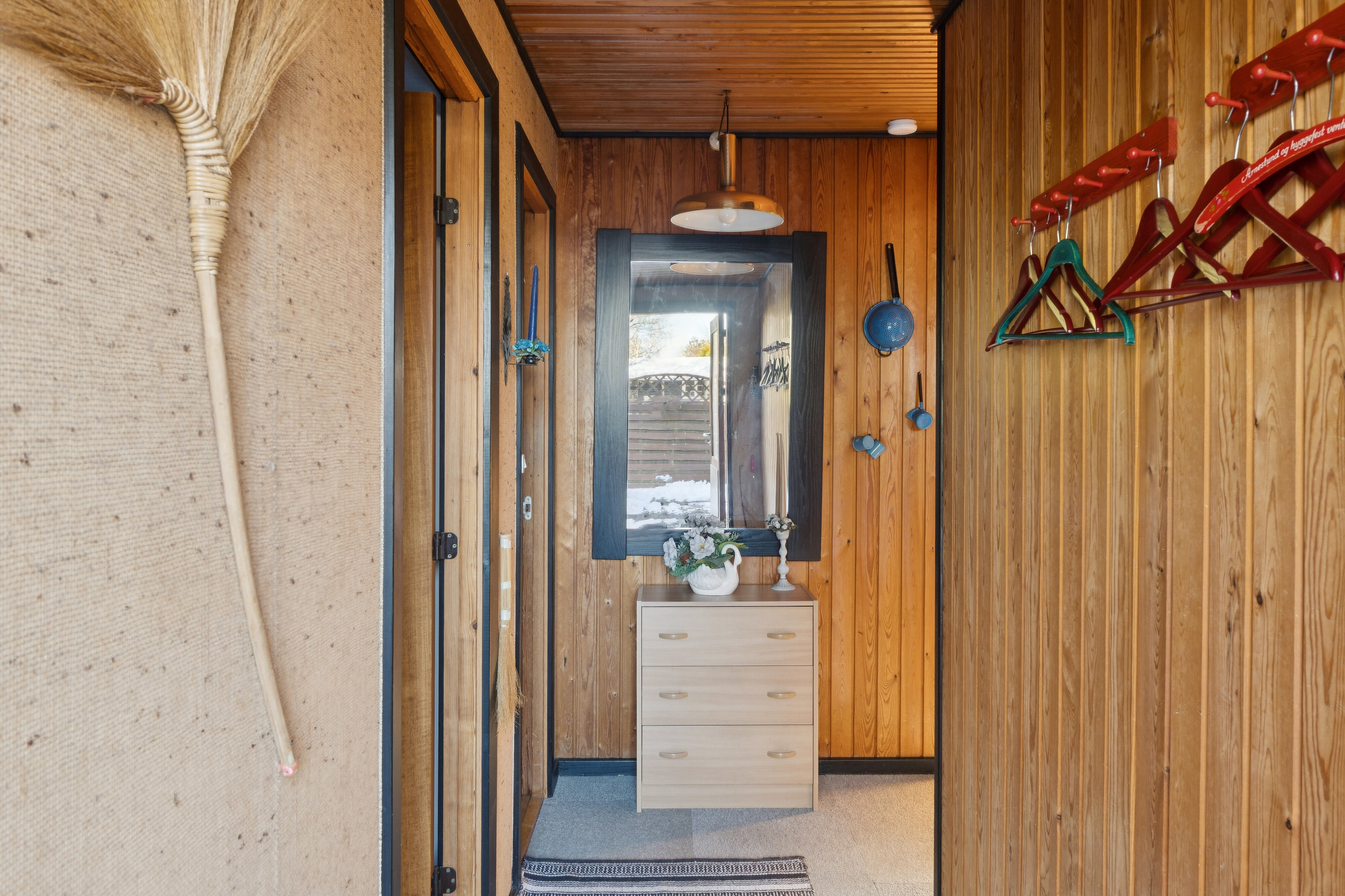 Fremhævet gang billede i fuldskærmstilstand. Billede af Allikevej 8, 3120 Dronningmølle