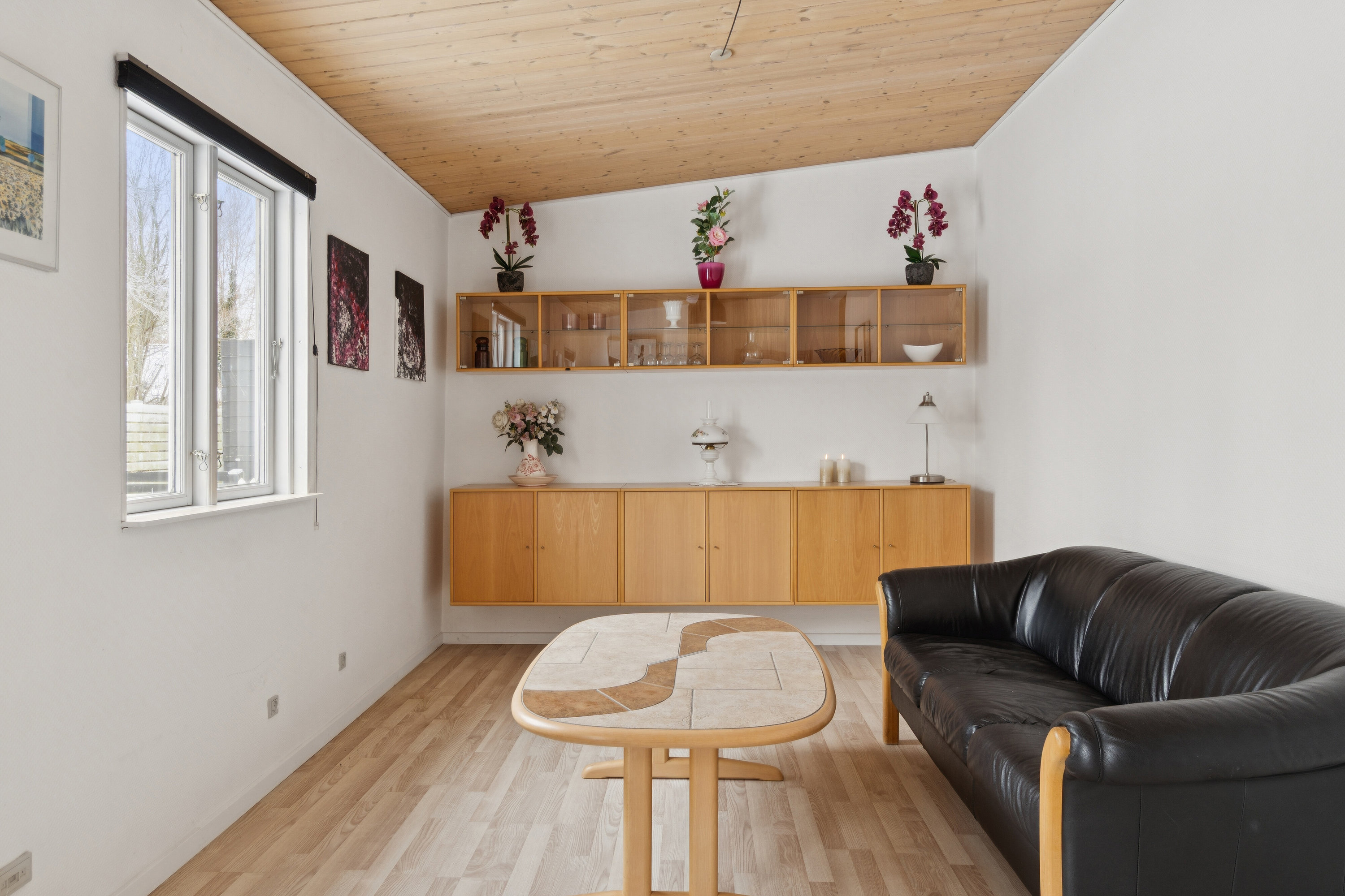 Fremhævet stue billede i fuldskærmstilstand. Billede af Drosselvej 4, Gundestrup, 4571 Grevinge