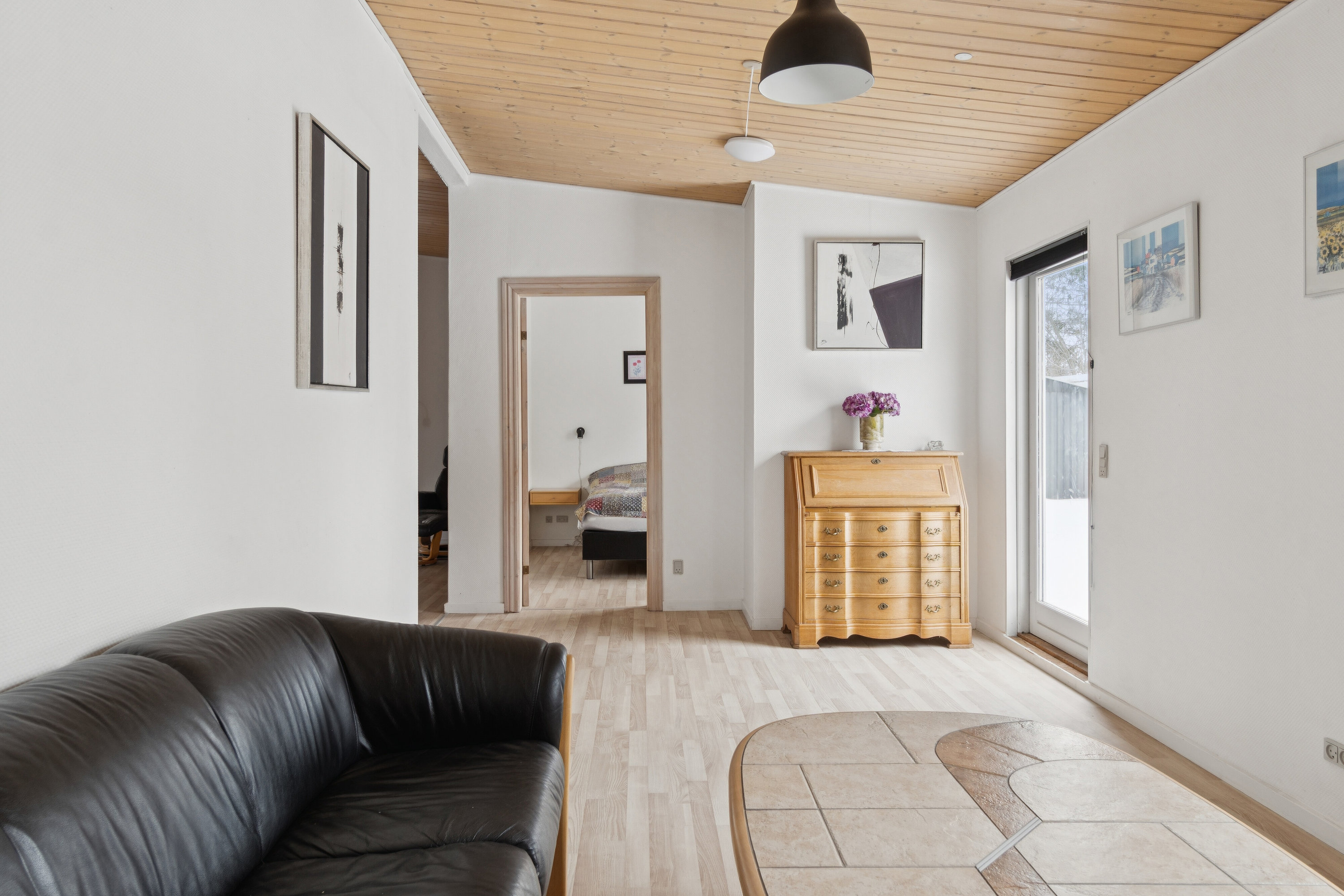 Fremhævet stue billede i fuldskærmstilstand. Billede af Drosselvej 4, Gundestrup, 4571 Grevinge