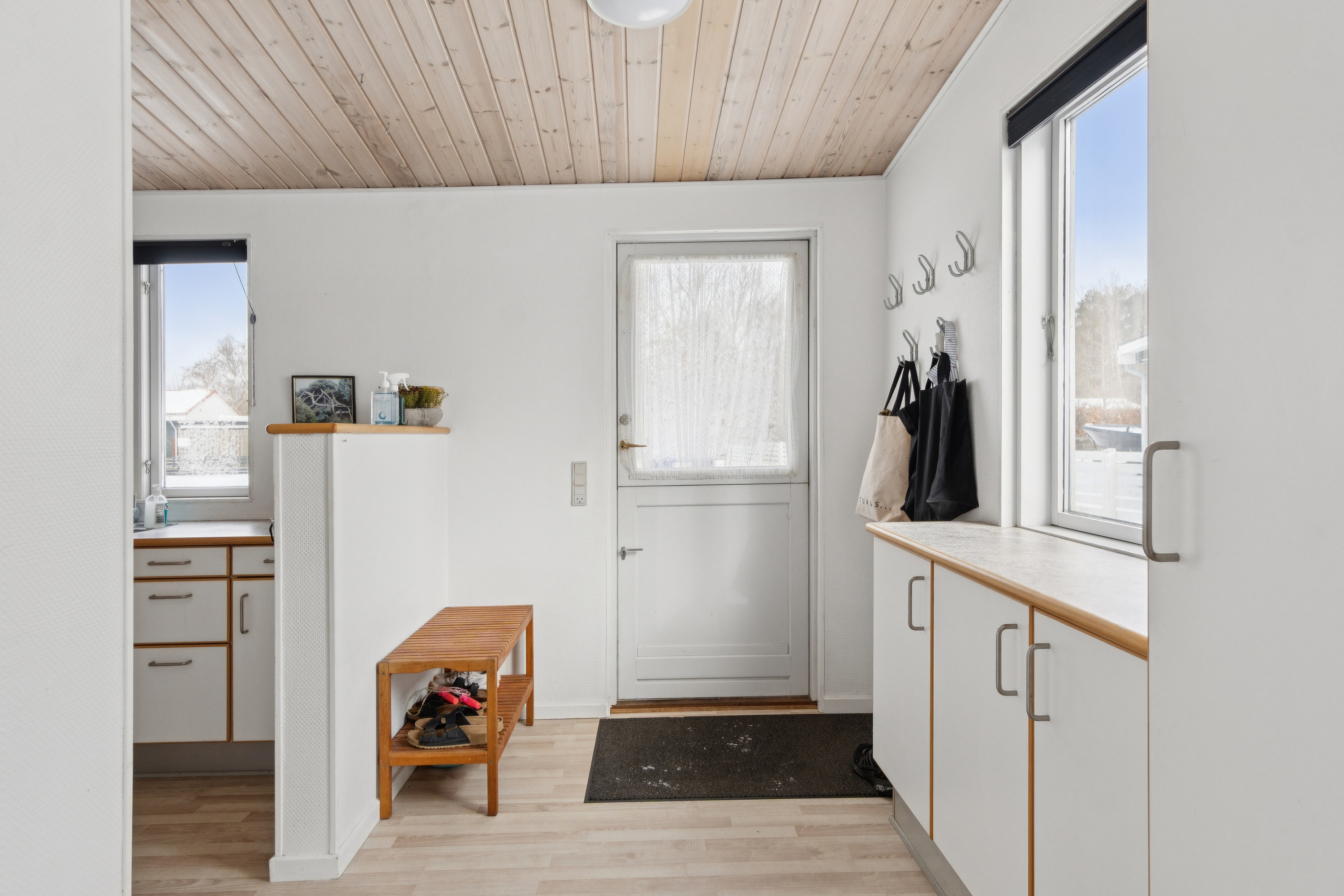 Fremhævet gang billede i fuldskærmstilstand. Billede af Drosselvej 4, Gundestrup, 4571 Grevinge