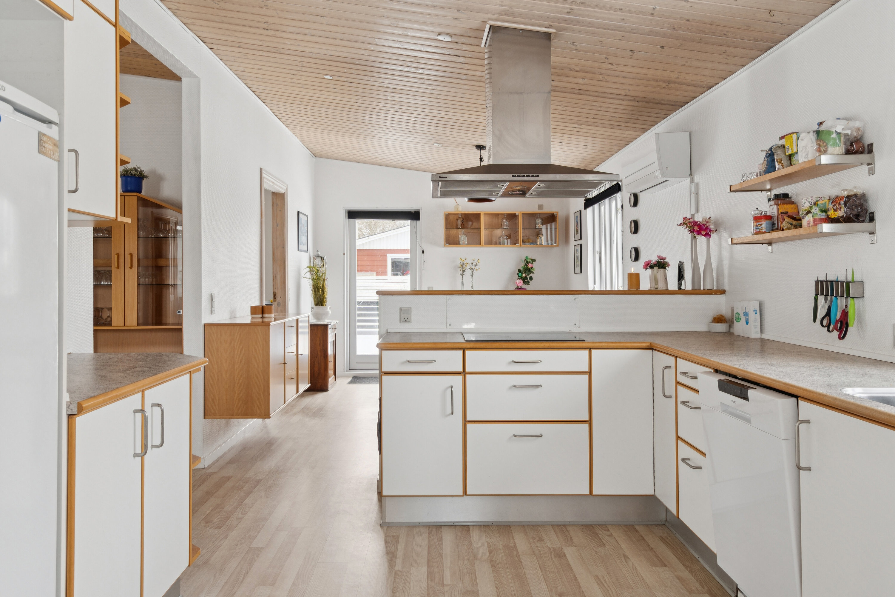 Fremhævet køkken billede i fuldskærmstilstand. Billede af Drosselvej 4, Gundestrup, 4571 Grevinge