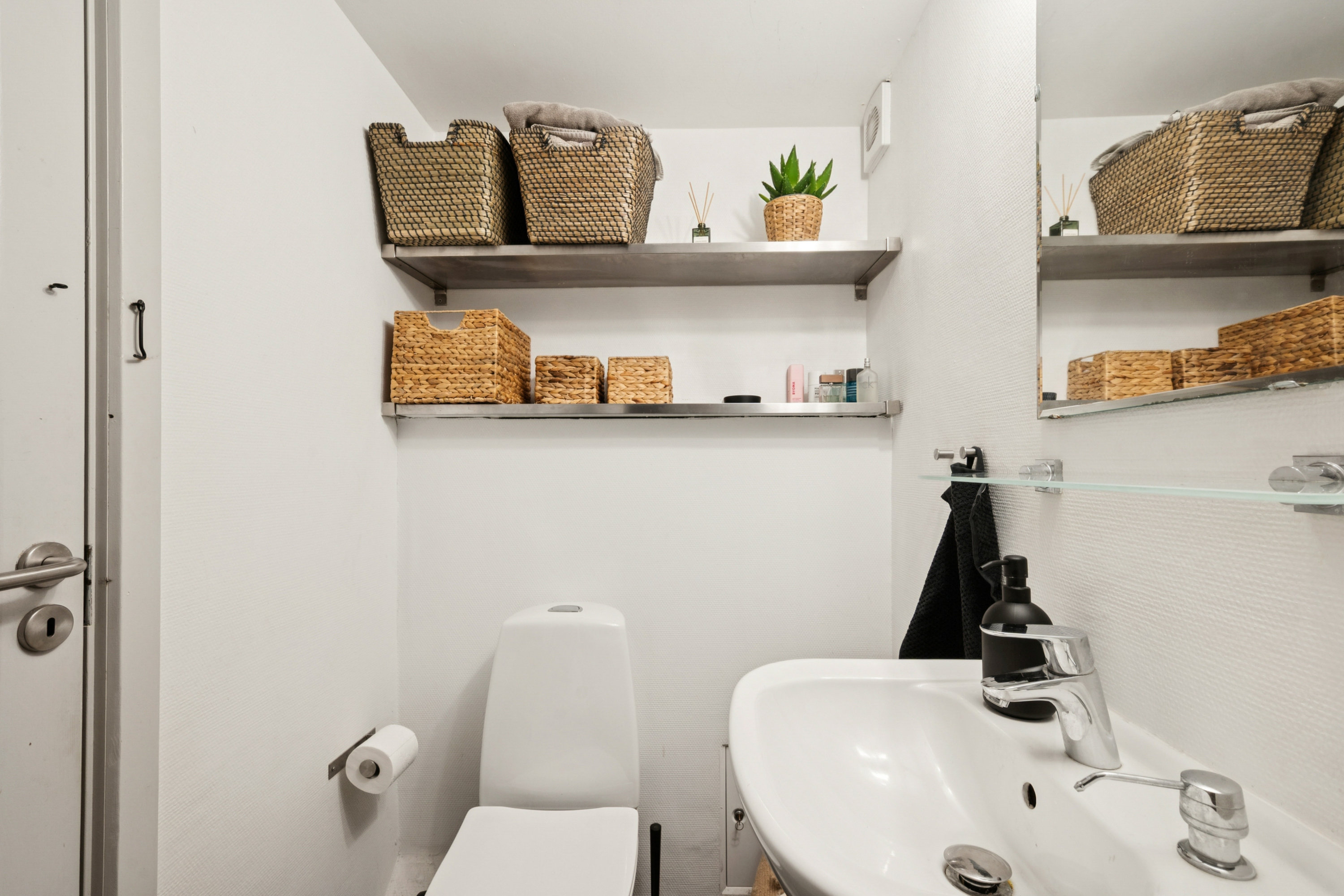 Fremhævet badeværelse billede i fuldskærmstilstand. Billede af Skt. Anna Gade 45B, 4. th., 8000 Aarhus C