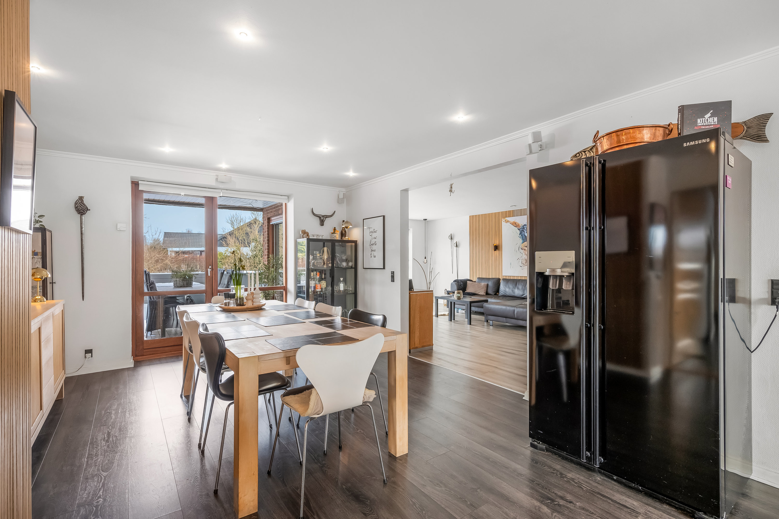 Fremhævet stue billede i fuldskærmstilstand. Billede af Åløkke 11, 6372 Bylderup-Bov