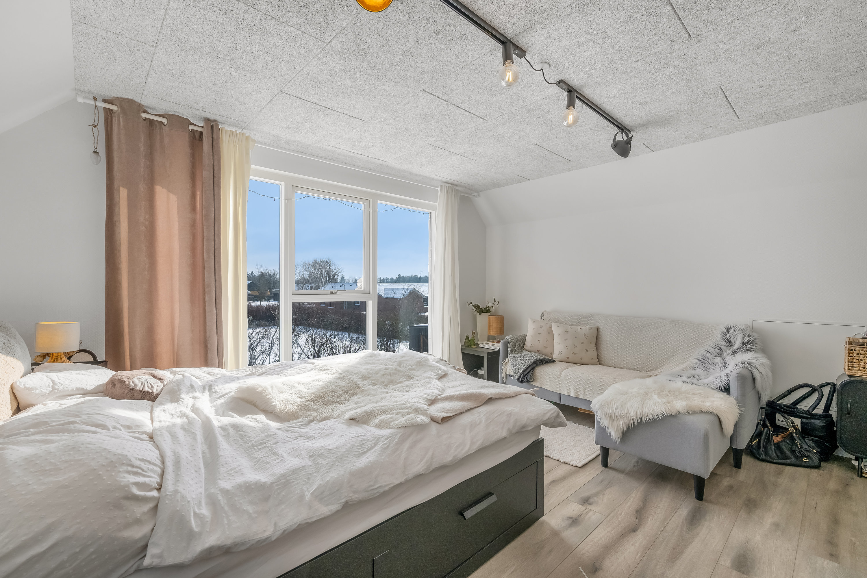 Fremhævet soveværelse billede i fuldskærmstilstand. Billede af Åløkke 11, 6372 Bylderup-Bov