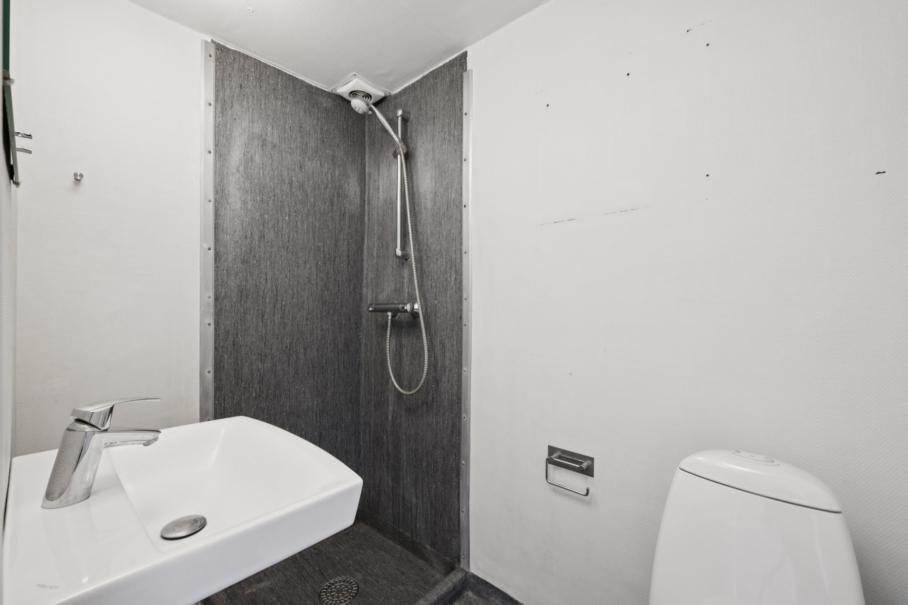 Fremhævet badeværelse billede i fuldskærmstilstand. Billede af Vestergade 6B, 4., 8000 Aarhus C