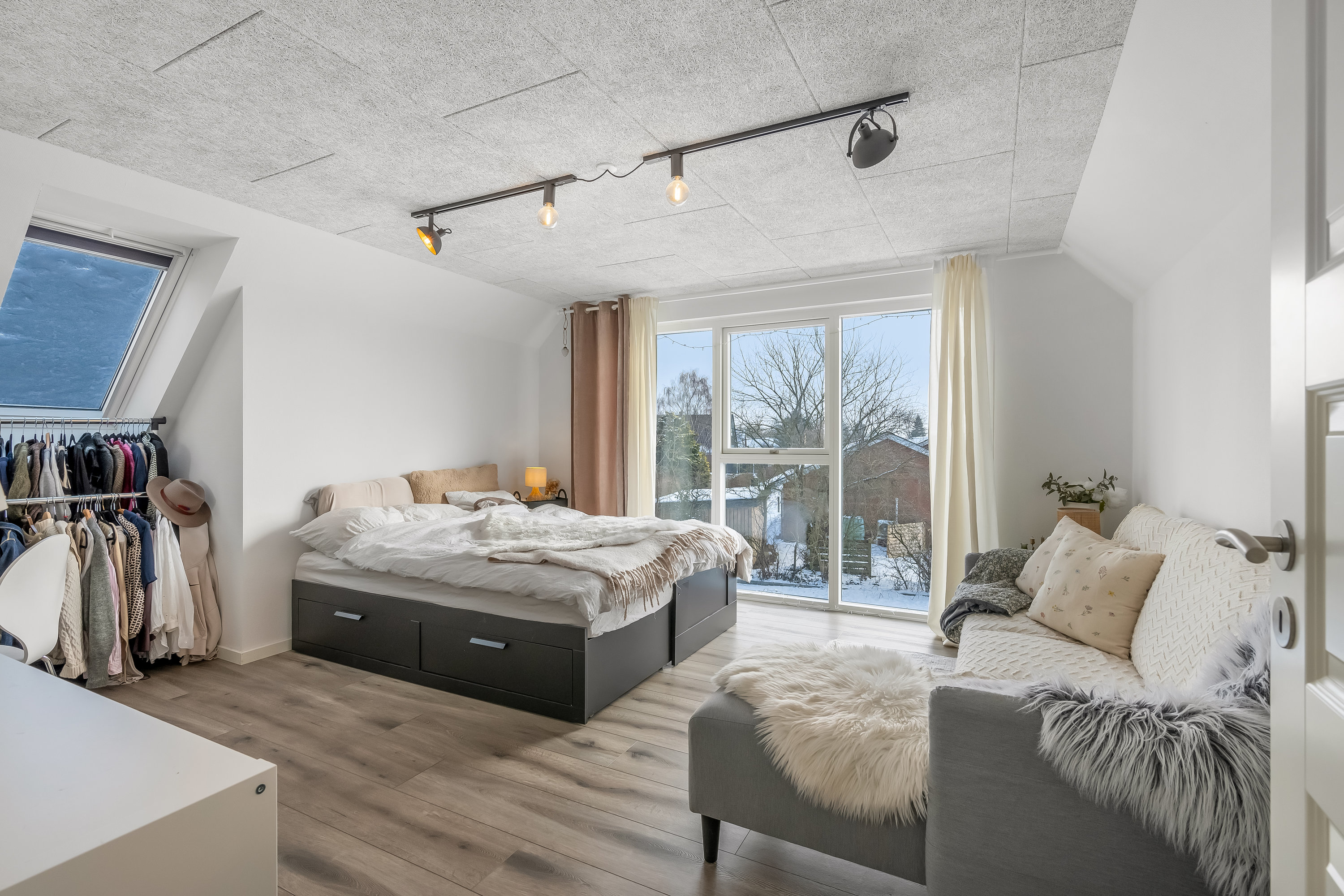 Fremhævet soveværelse billede i fuldskærmstilstand. Billede af Åløkke 11, 6372 Bylderup-Bov