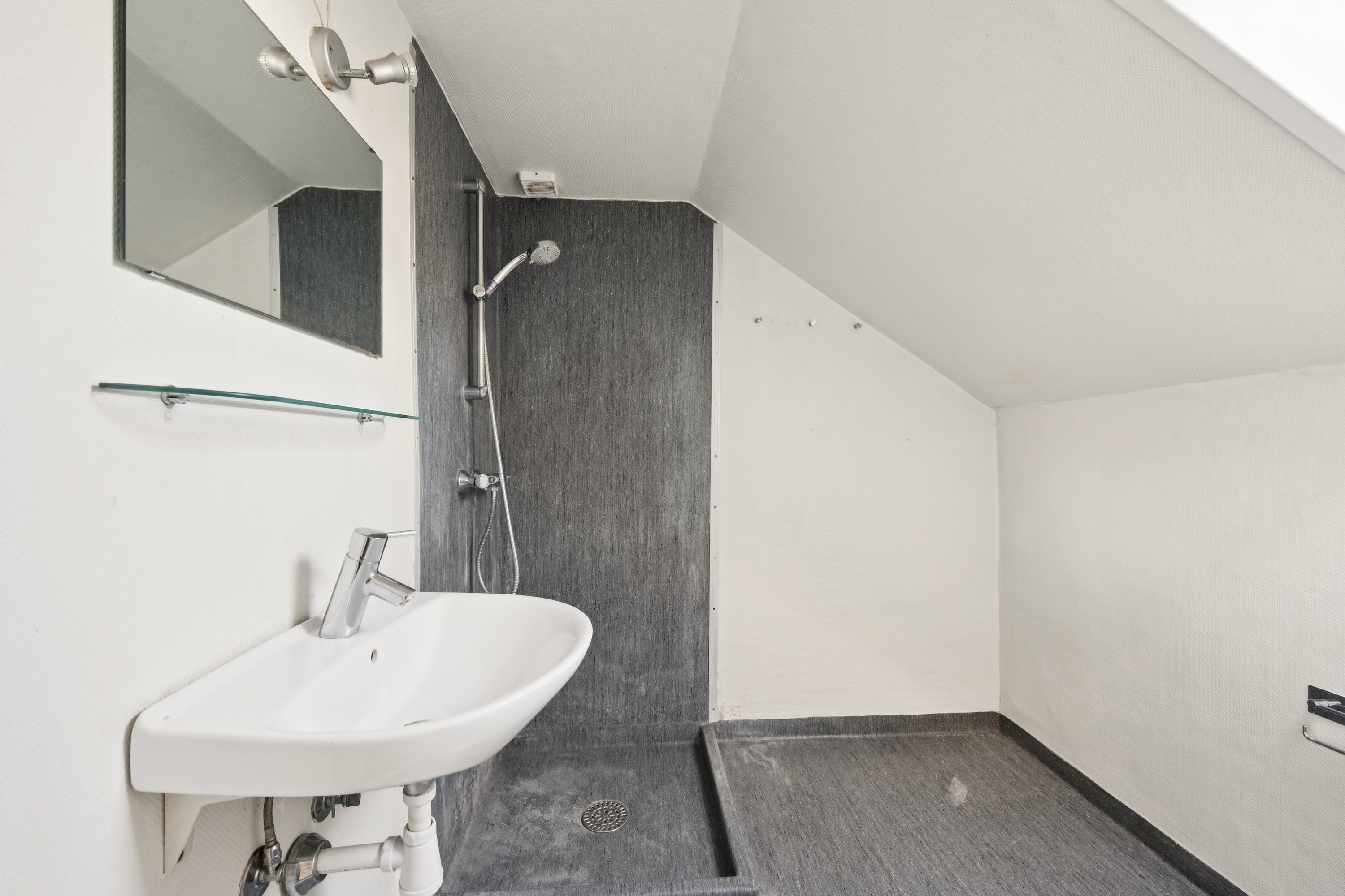 Fremhævet badeværelse billede i fuldskærmstilstand. Billede af Vestergade 6B, 4., 8000 Aarhus C