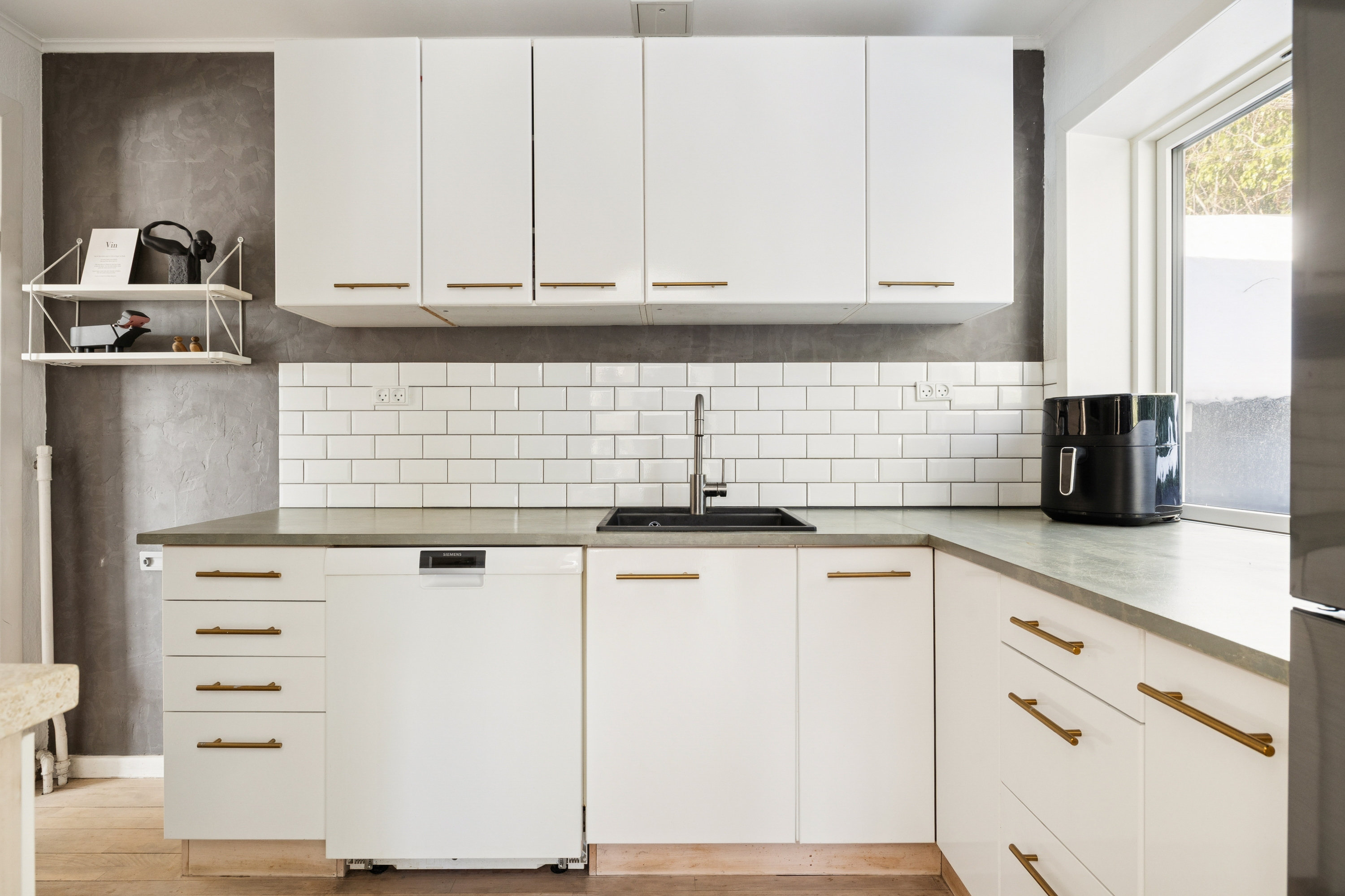 Fremhævet køkken billede i fuldskærmstilstand. Billede af Elmevej 11, Hobro By, 9500 Hobro