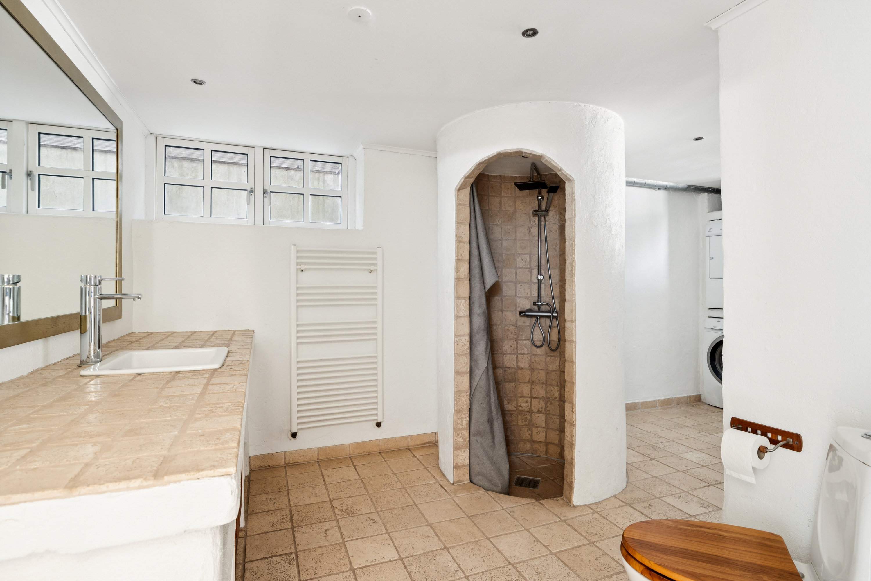 Fremhævet badeværelse billede i fuldskærmstilstand. Billede af Elmevej 11, Hobro By, 9500 Hobro