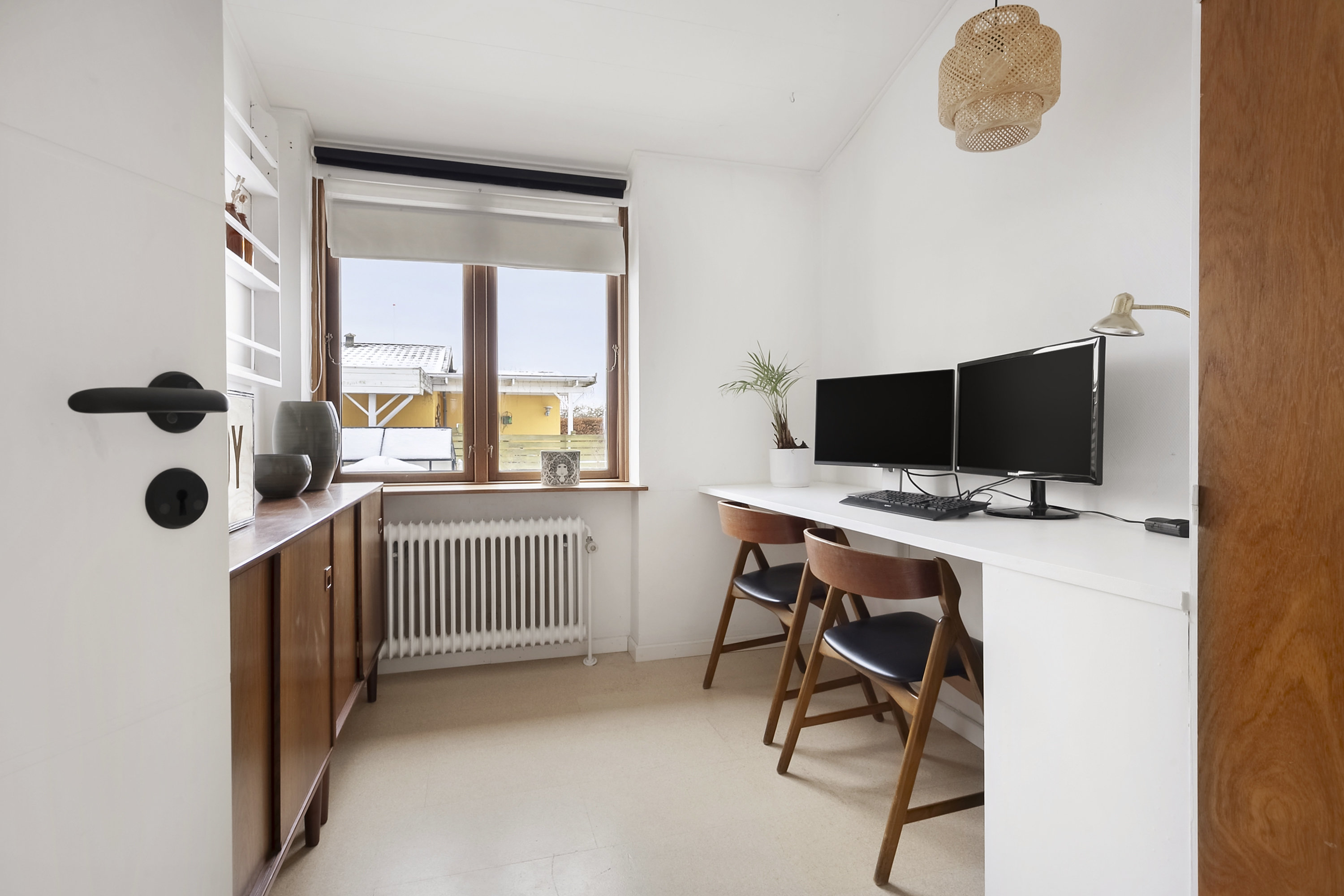 Fremhævet kontor billede i fuldskærmstilstand. Billede af Ternevej 14, 7130 Juelsminde