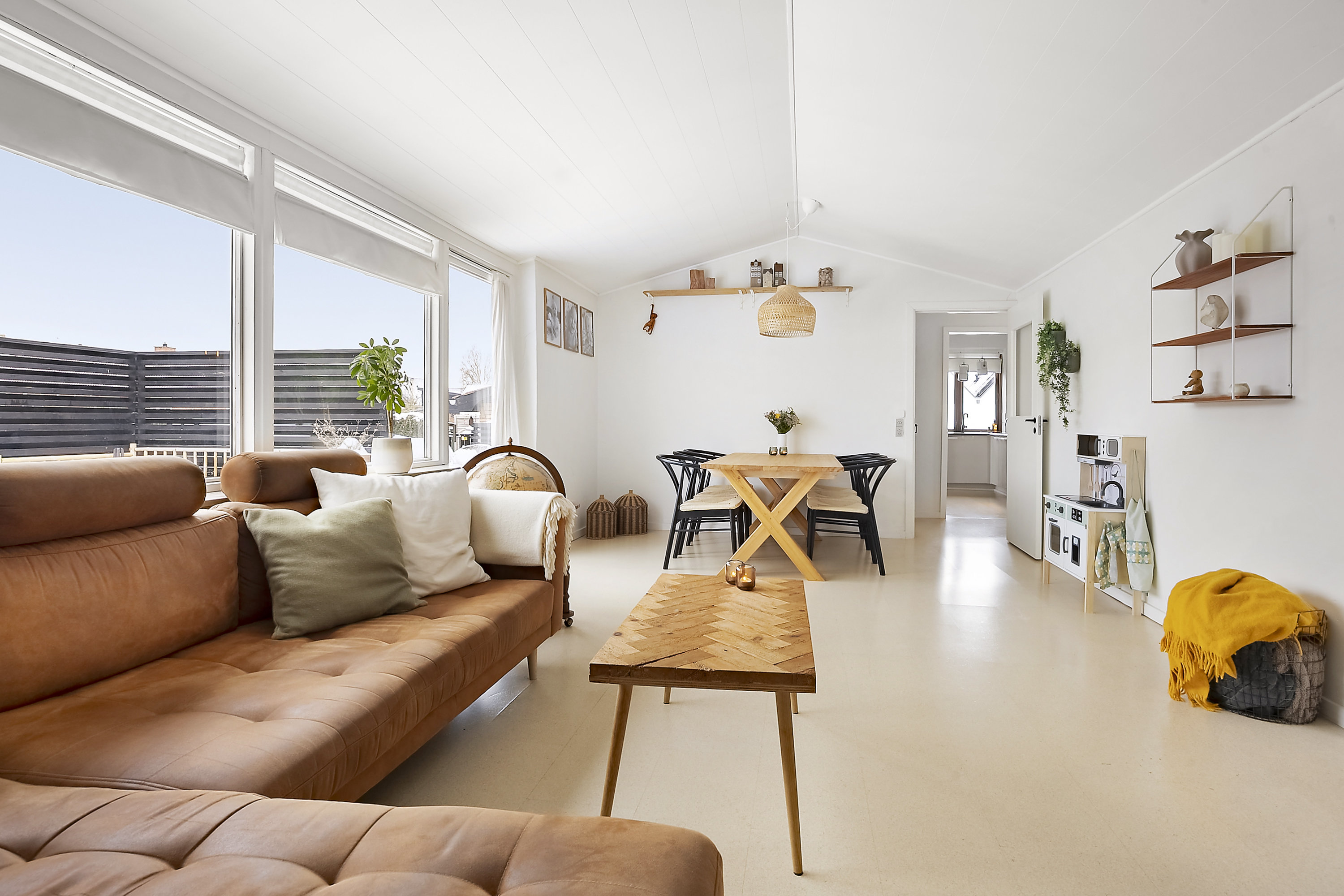 Fremhævet stue billede i fuldskærmstilstand. Billede af Ternevej 14, 7130 Juelsminde