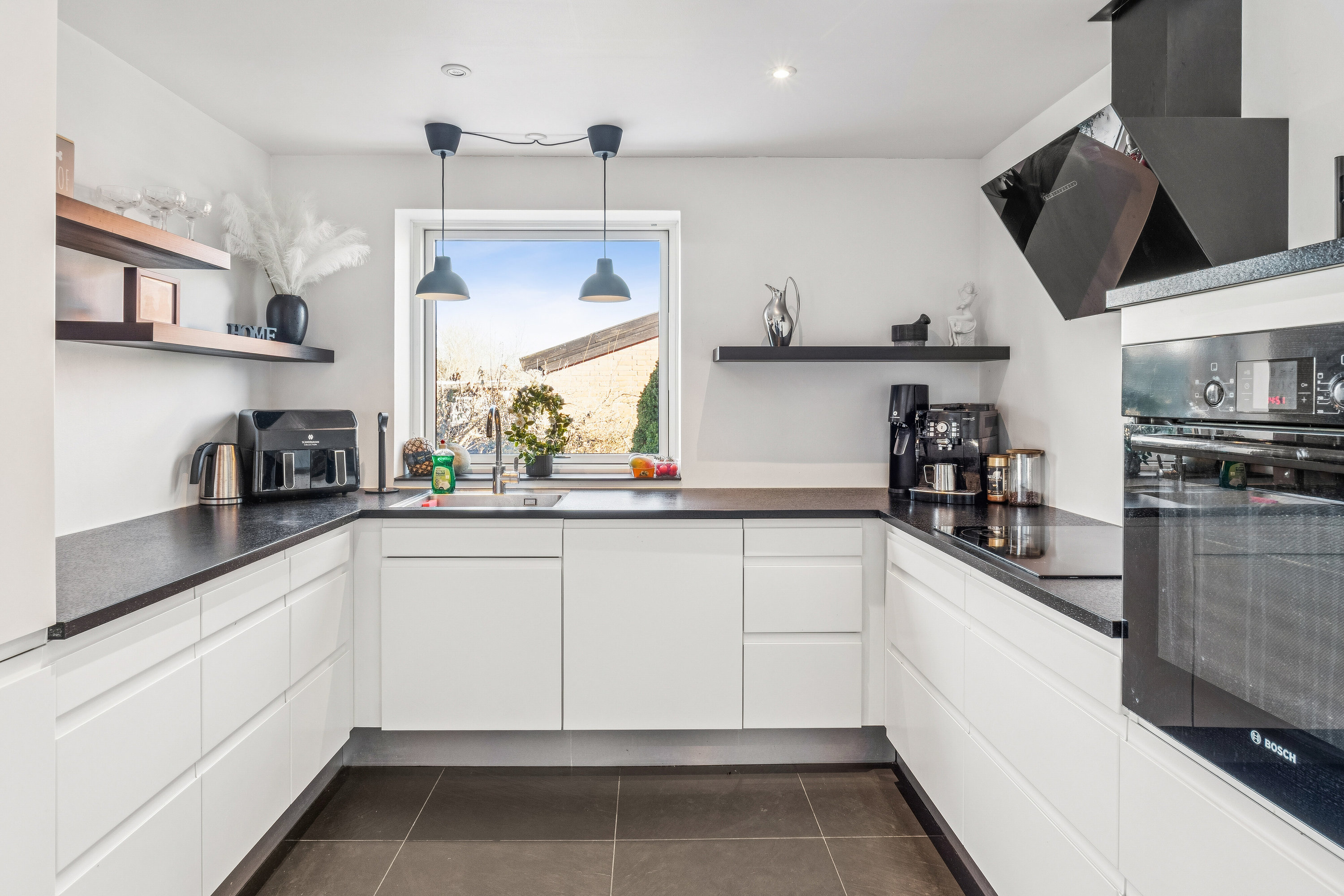 Fremhævet køkken billede i fuldskærmstilstand. Billede af Låsbyvej 18B, 2610 Rødovre