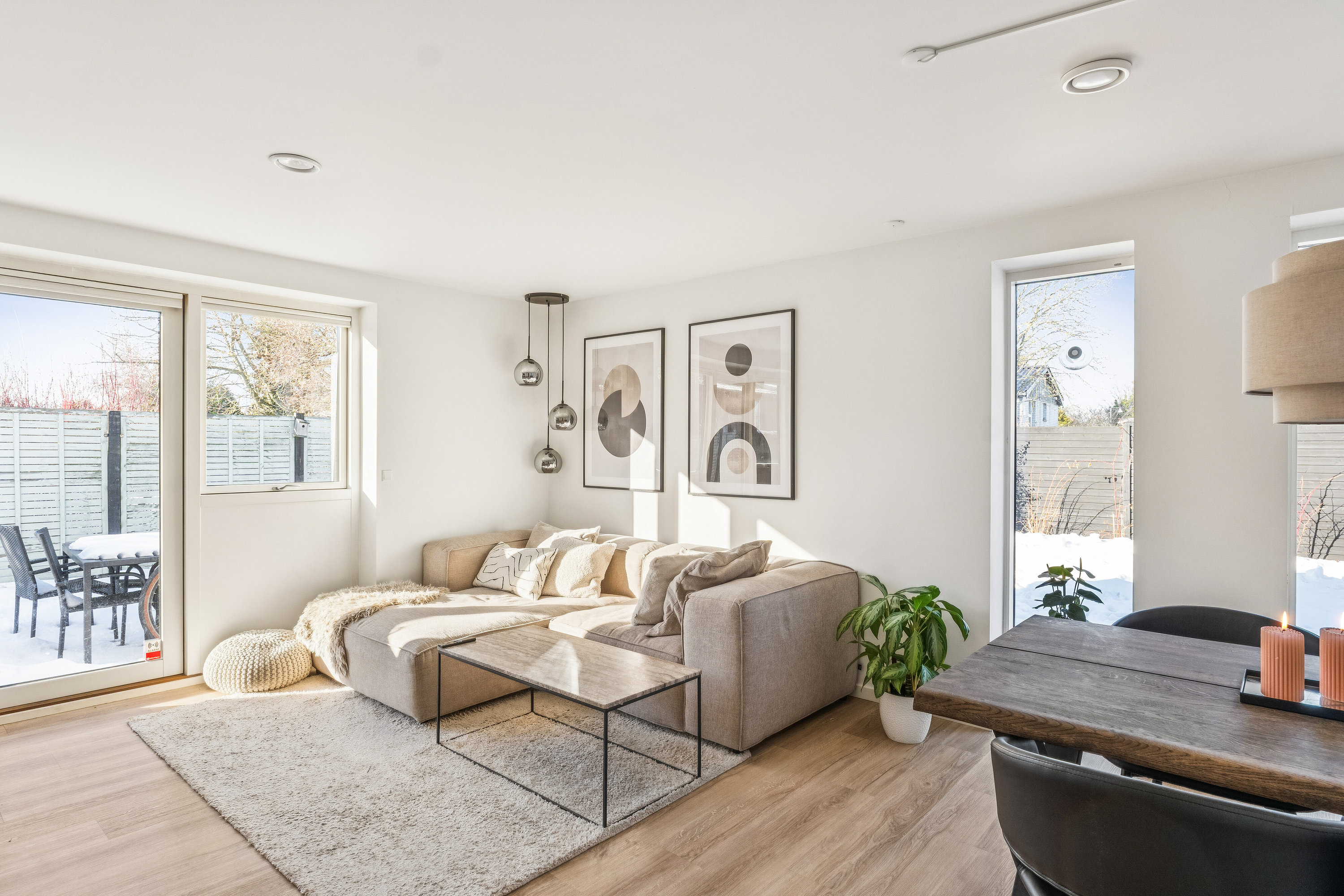 Fremhævet stue billede i fuldskærmstilstand. Billede af Låsbyvej 18B, 2610 Rødovre