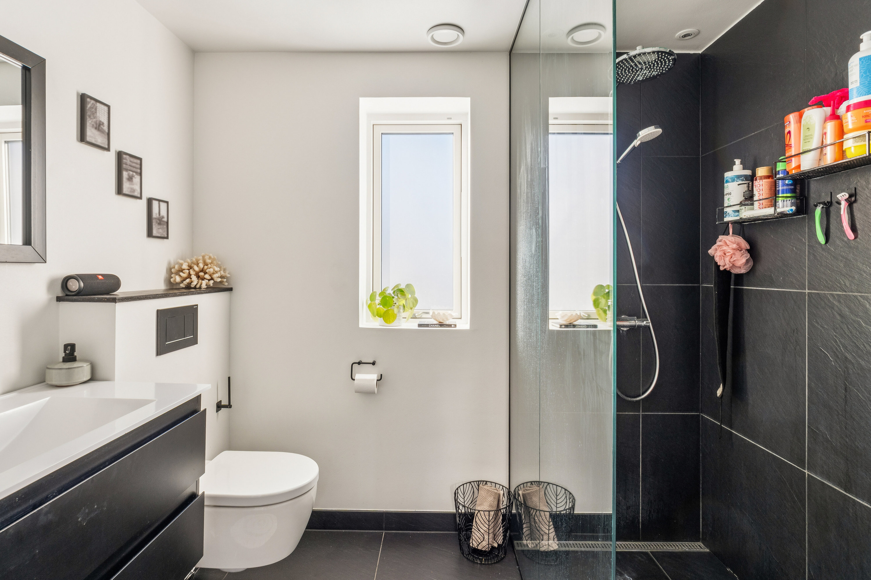 Fremhævet badeværelse billede i fuldskærmstilstand. Billede af Låsbyvej 18B, 2610 Rødovre